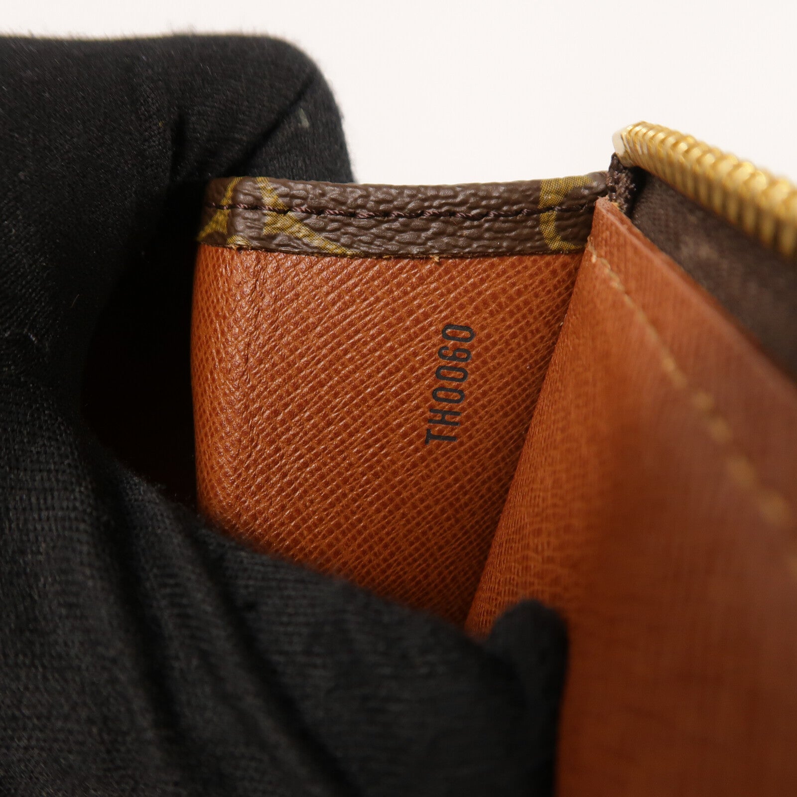 LOUIS VUITTON Monogram Poche Document Briefase手拿包