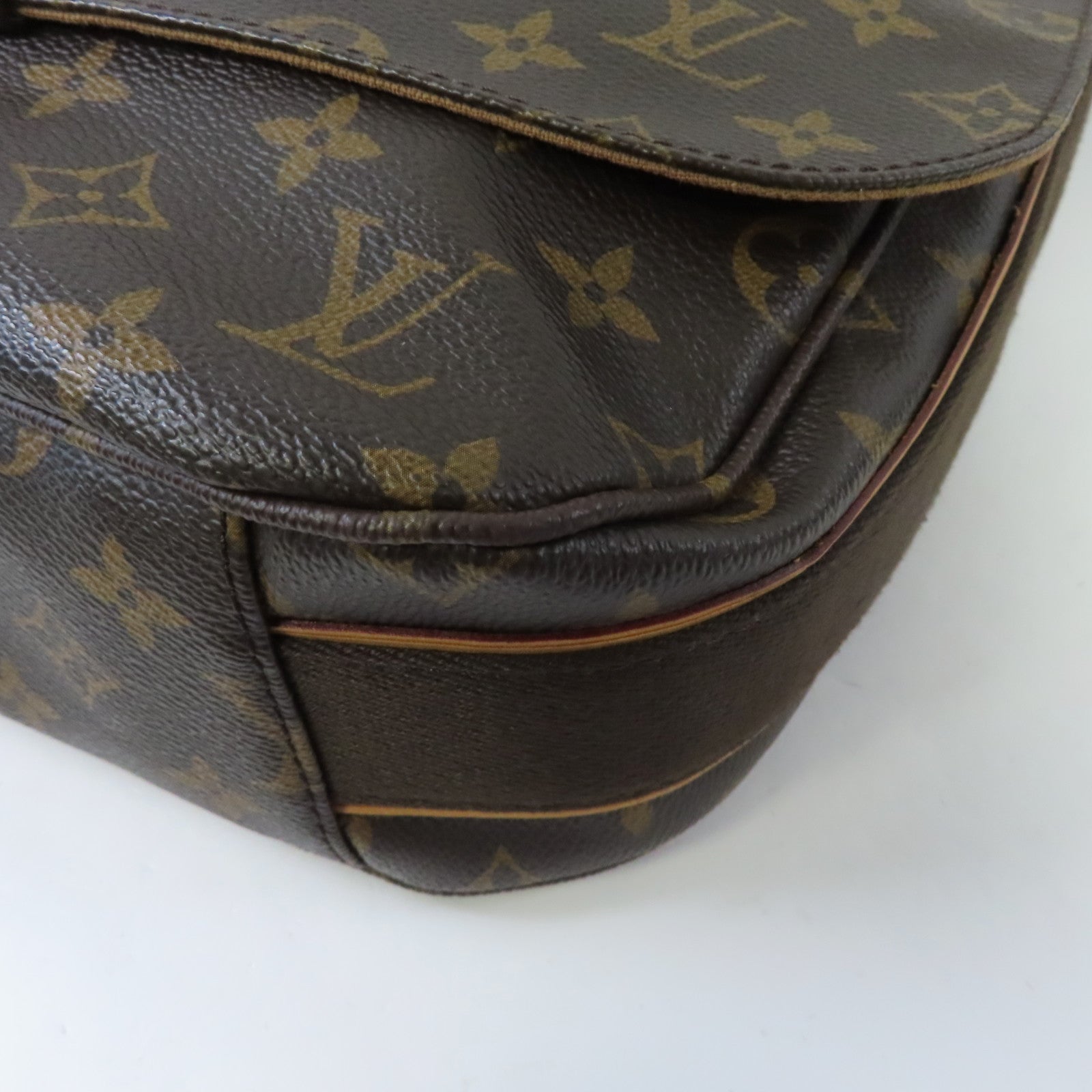 LOUIS VUITTON Monogram Beaubourg MM金扣肩背袋啡色