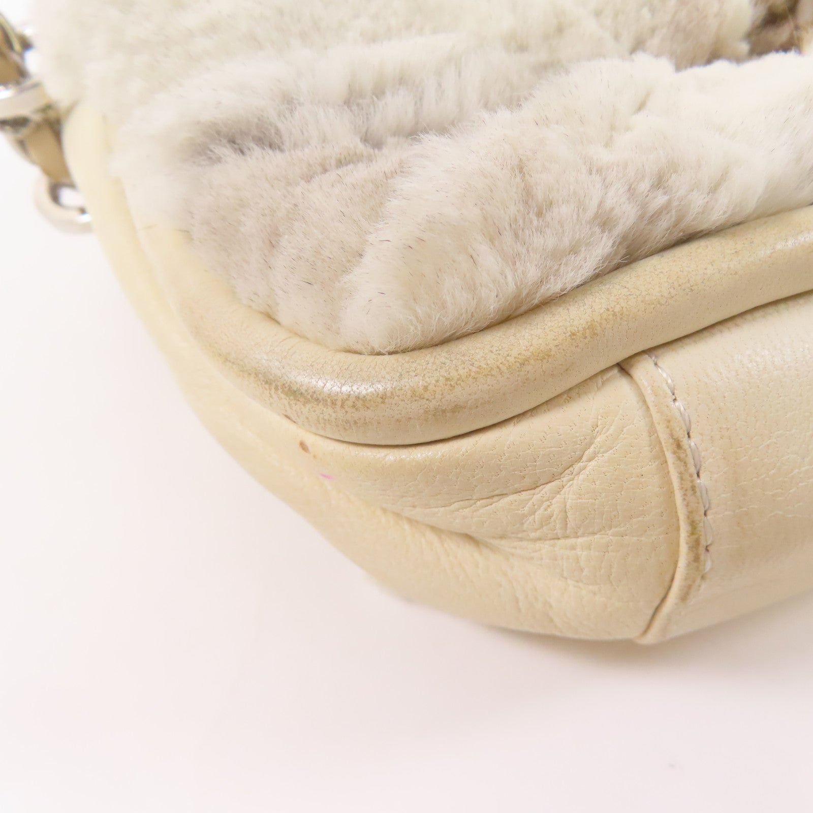 CHANEL 兔毛Chain Shoulder Bag銀扣鏈帶肩背袋白色/灰色