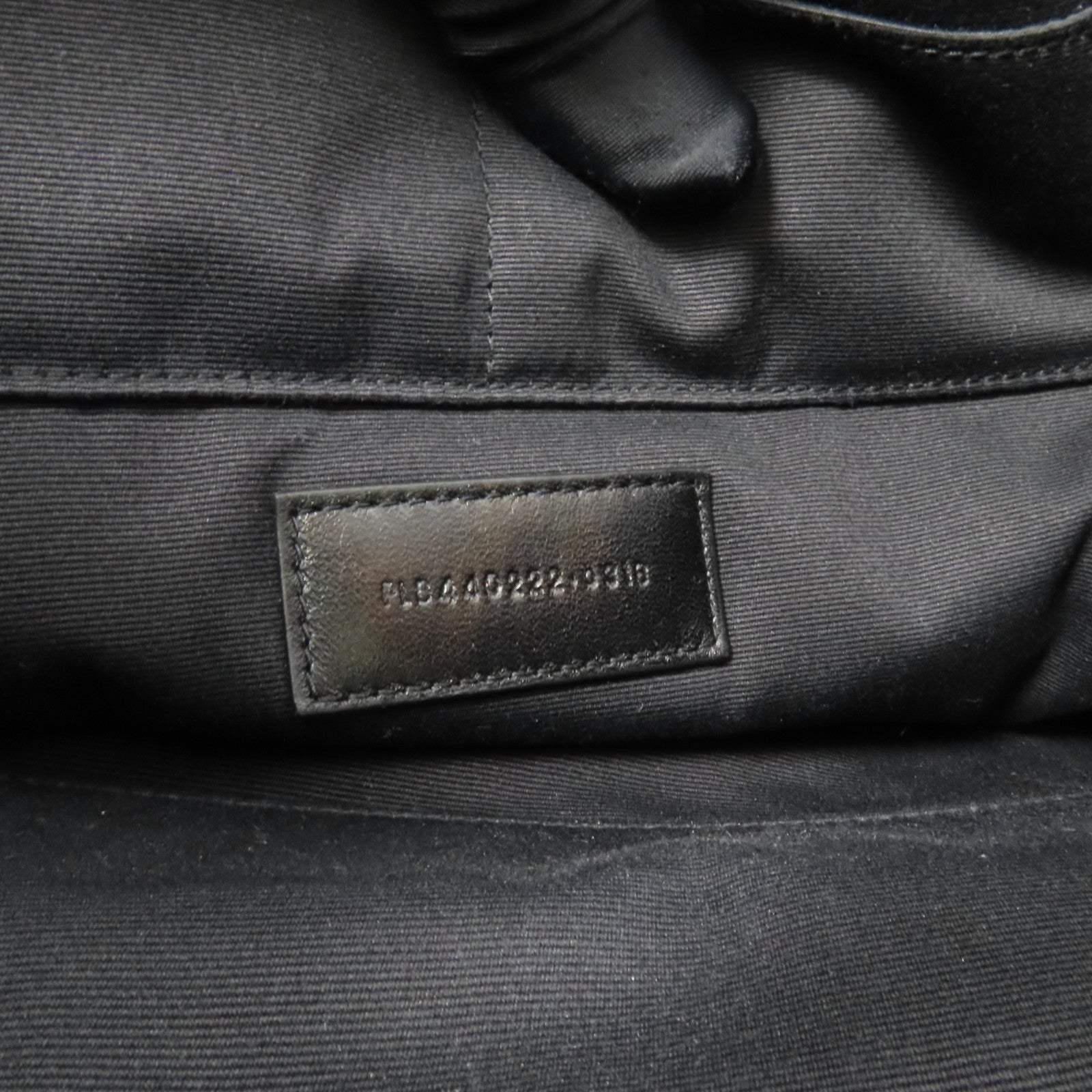 YVES SAINT LAURENT 牛皮皮革Matelasse銀扣手拿包