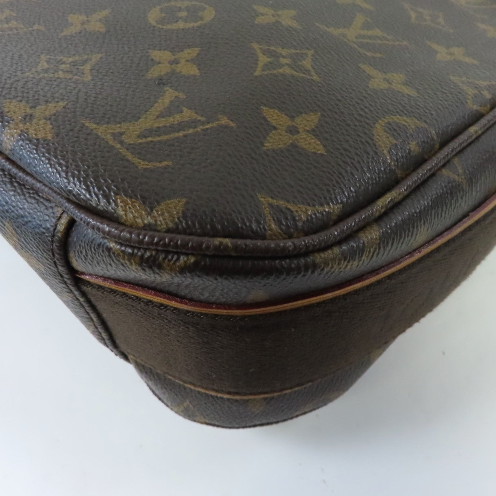 LOUIS VUITTON Monogram Beaubourg MM金扣肩背袋啡色