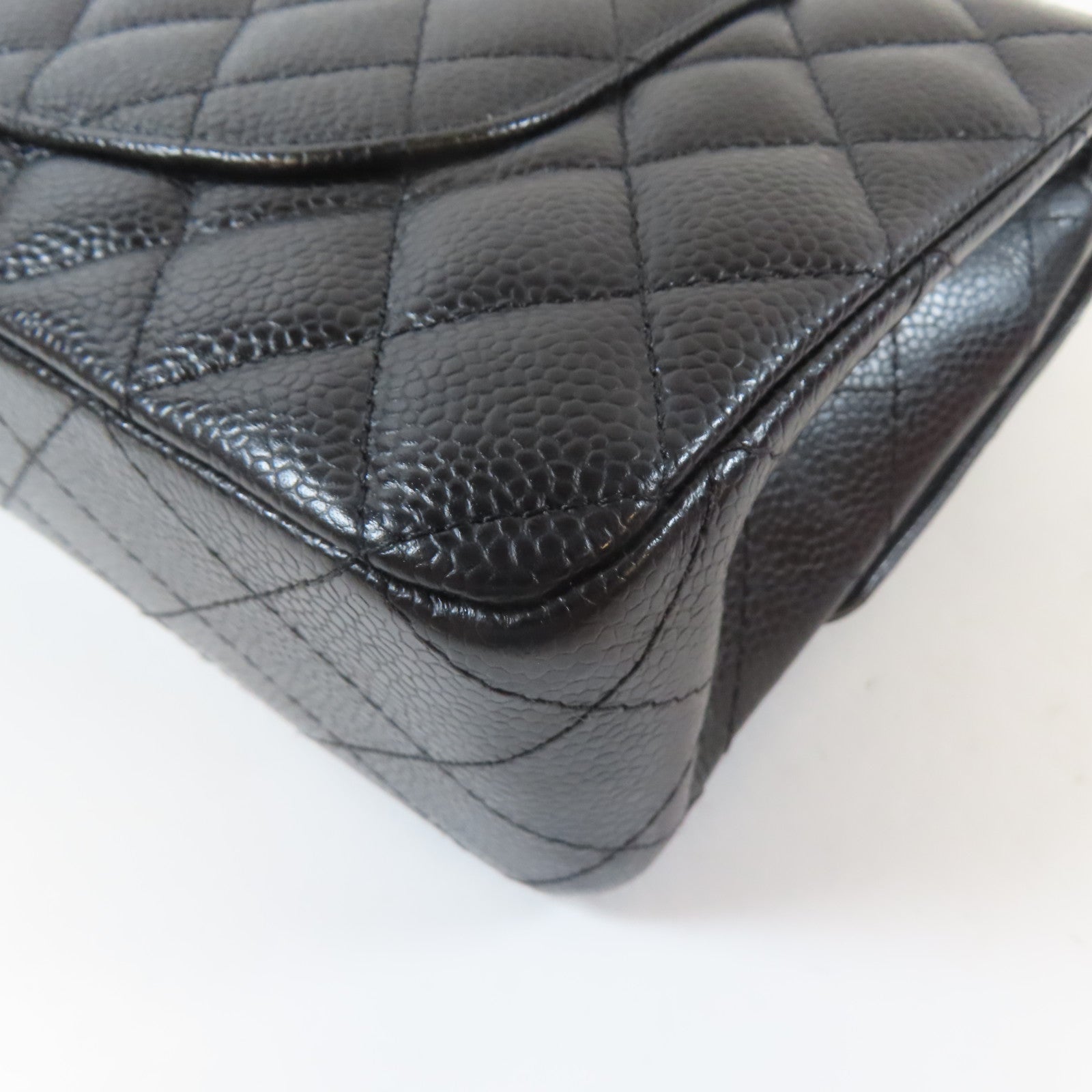 CHANEL 【激減優惠】菱格Caviar皮革Classic 25cm金扣鏈帶肩背袋黑色