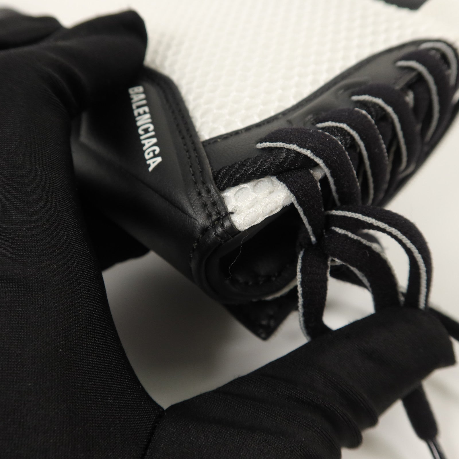 BALENCIAGA 尼龍/牛皮皮革Sneakerhead Phone Crossbody Bag肩背袋