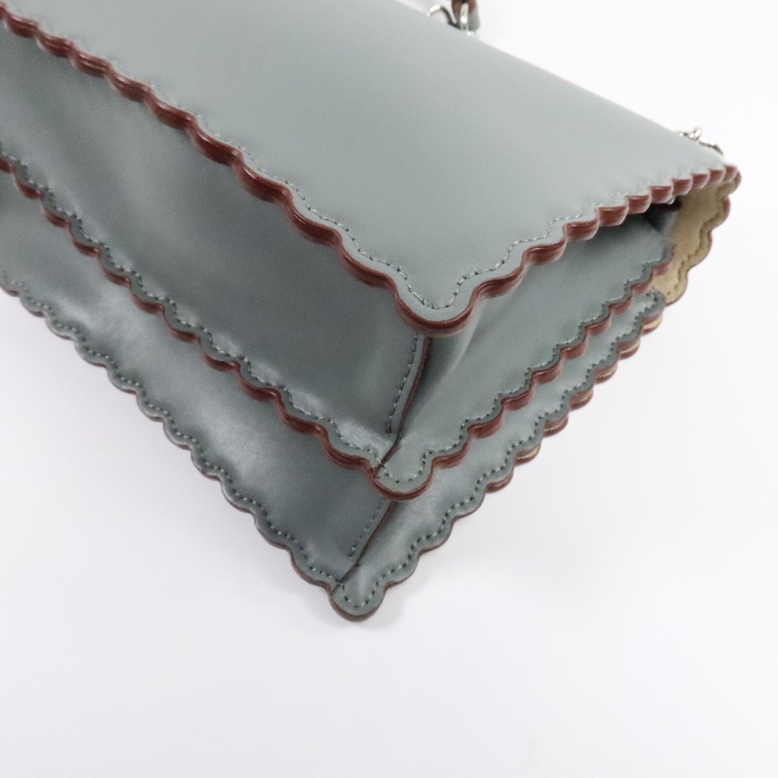 FENDI 牛皮皮革Kan I Small鏈帶肩背袋