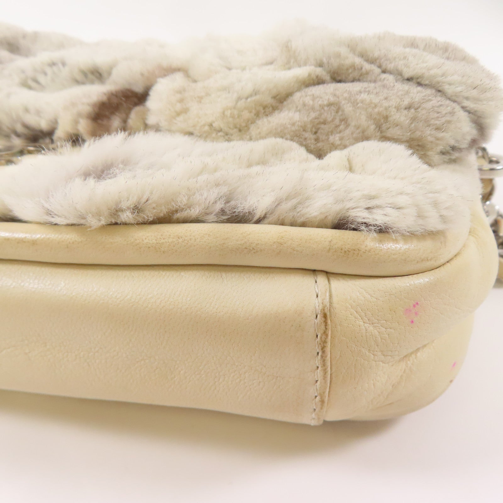 CHANEL 兔毛Chain Shoulder Bag銀扣鏈帶肩背袋白色/灰色