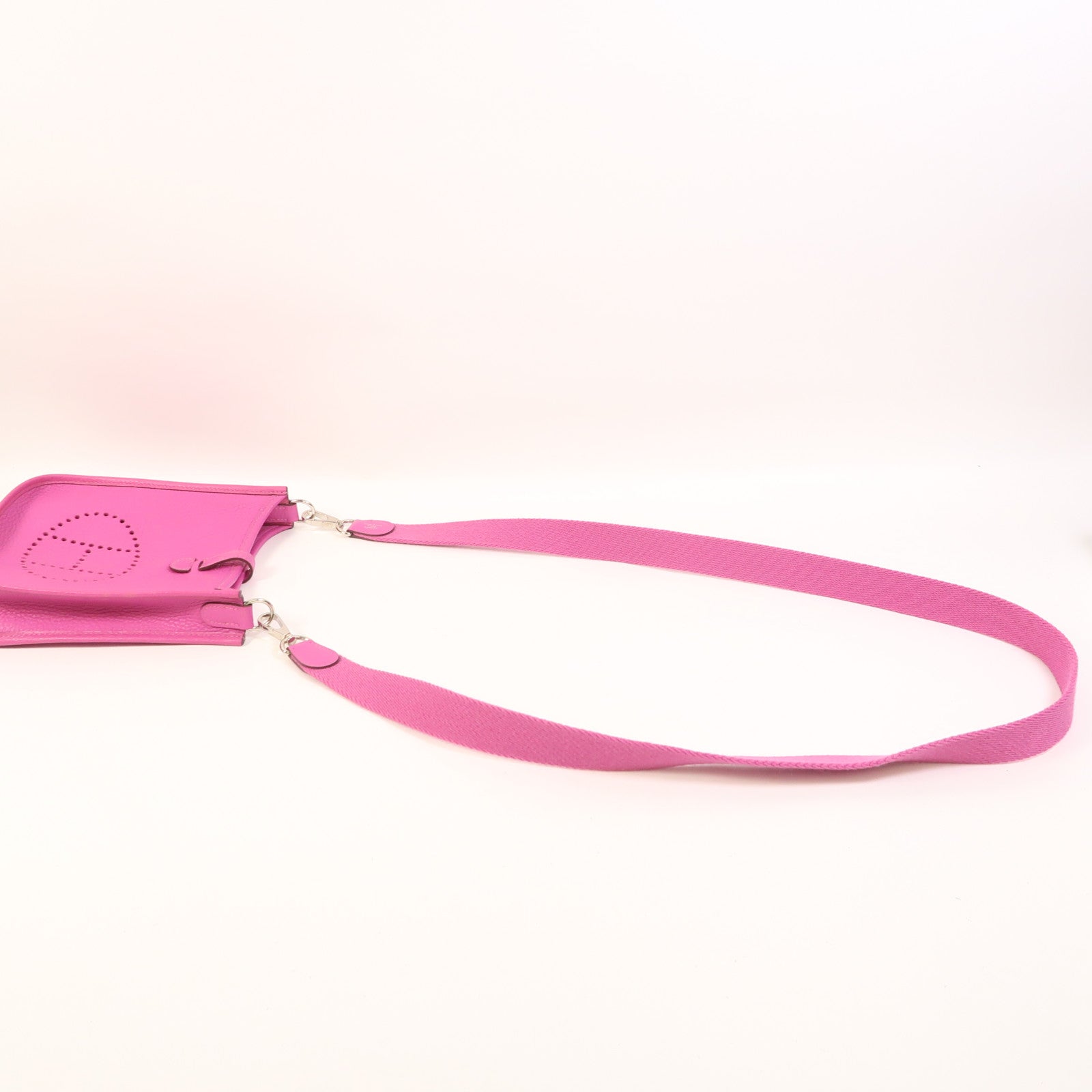 HERMES Clemence皮革Evelyne TPM銀扣肩背袋Magnolia