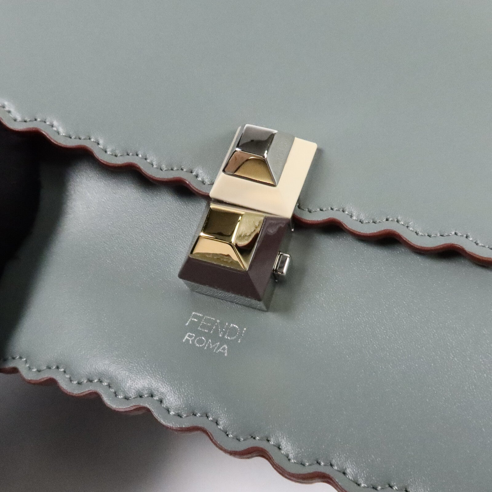 FENDI 牛皮皮革Kan I Small鏈帶肩背袋