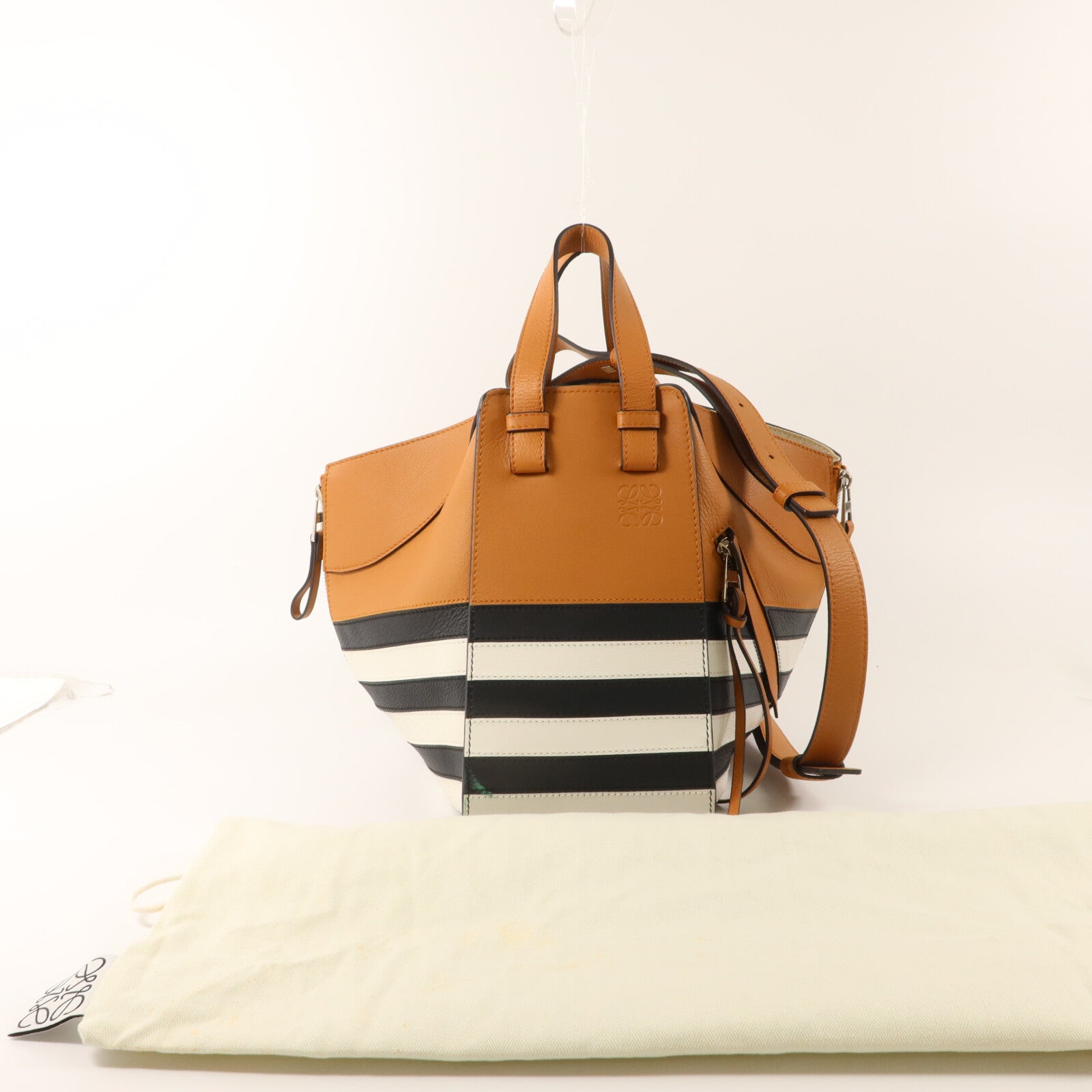 LOEWE 牛皮皮革Hammock Marine手挽肩背兩用袋
