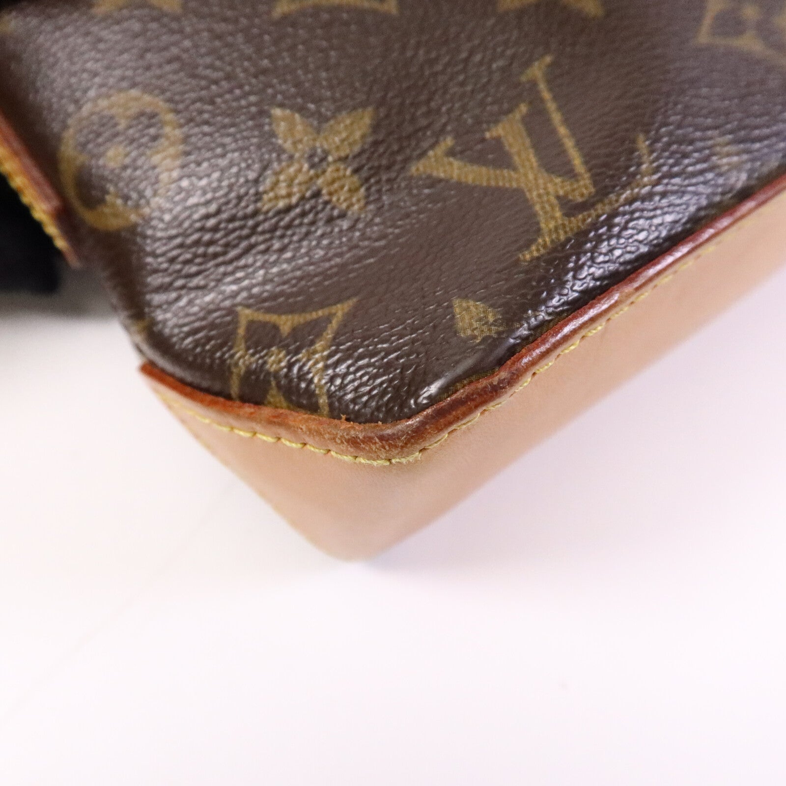 LOUIS VUITTON Monogram Trotteur金扣肩背袋