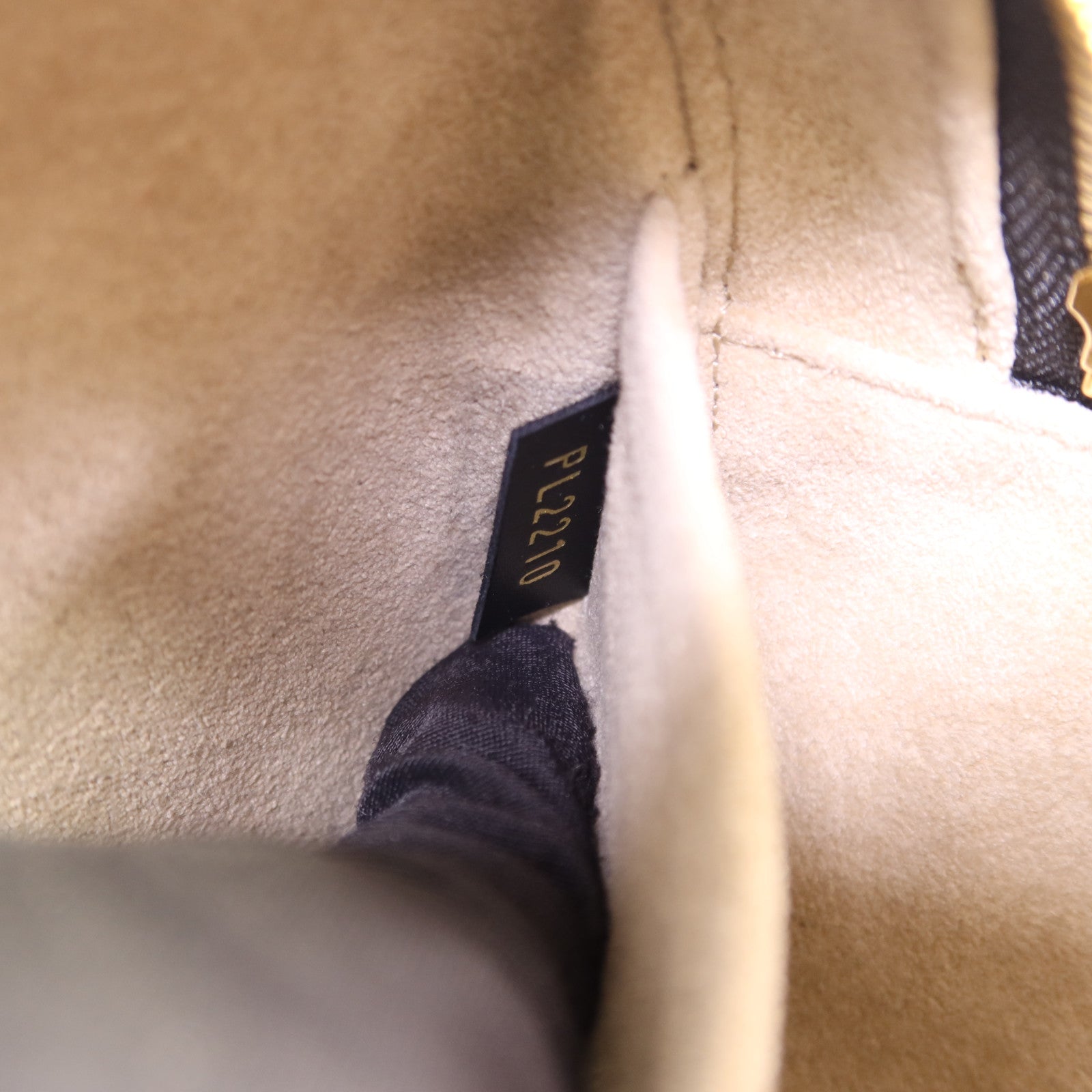 LOUIS VUITTON Monogram Giant Crafty Boite Chapoe Soupe金扣肩背袋