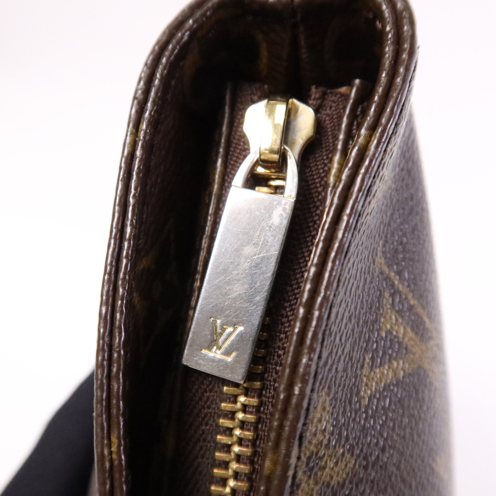 LOUIS VUITTON Monogram Trotteur金扣肩背袋