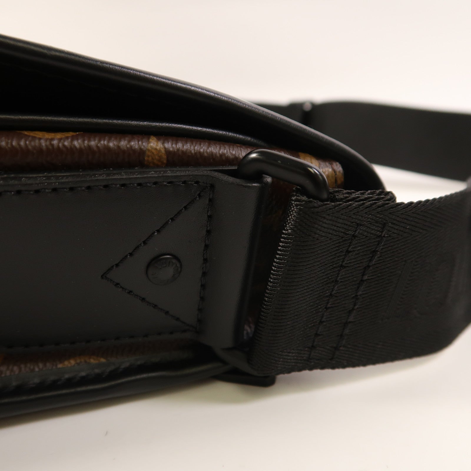 LOUIS VUITTON Monogram Archy MM肩背袋