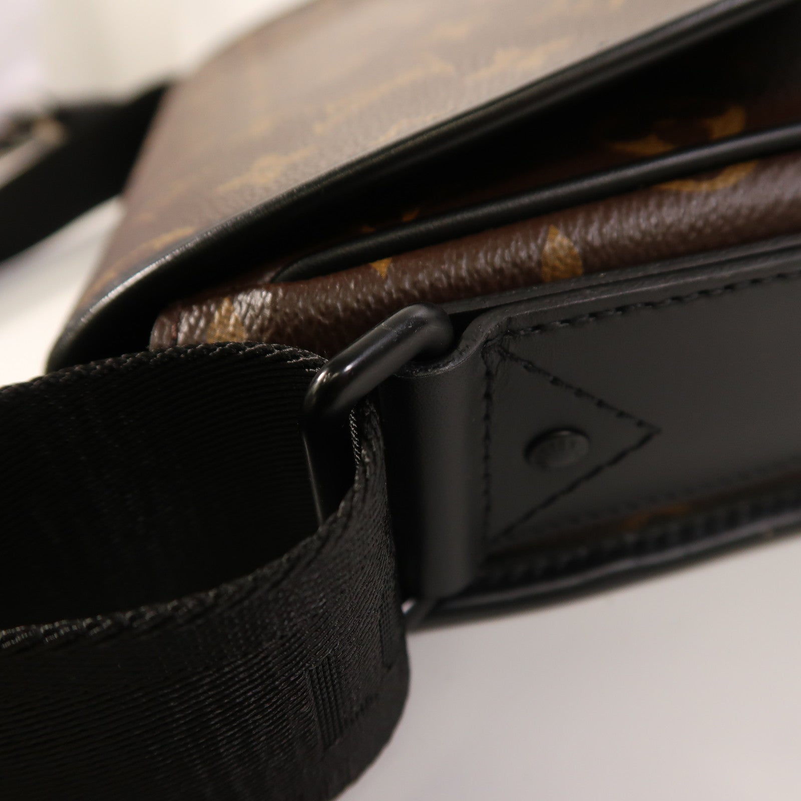 LOUIS VUITTON Monogram Archy MM肩背袋