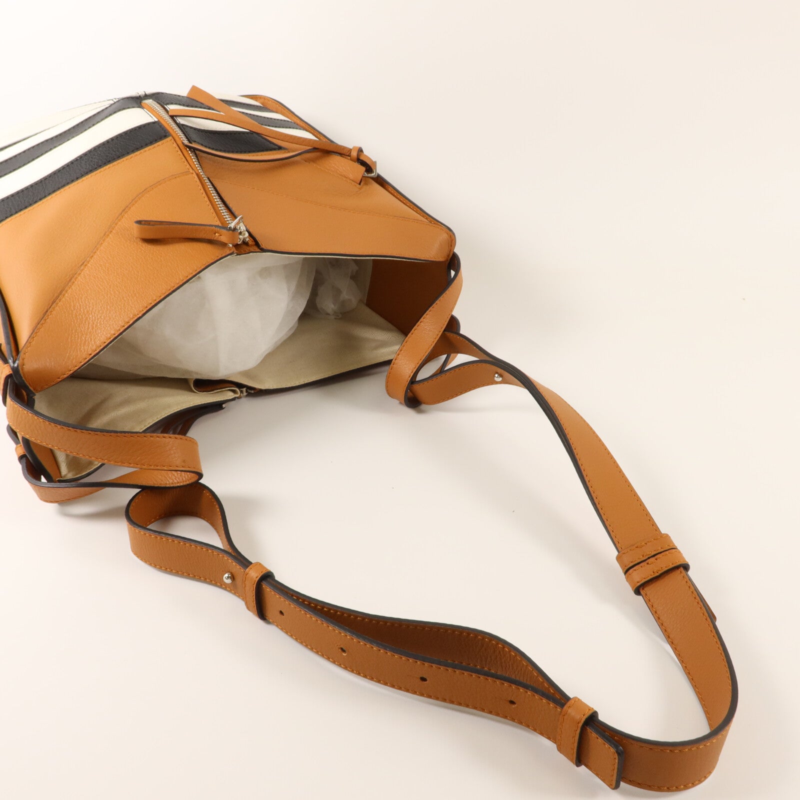 LOEWE 牛皮皮革Hammock Marine手挽肩背兩用袋