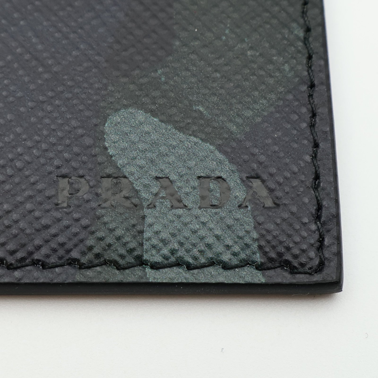 PRADA 皮革Card Case銀扣卡片套