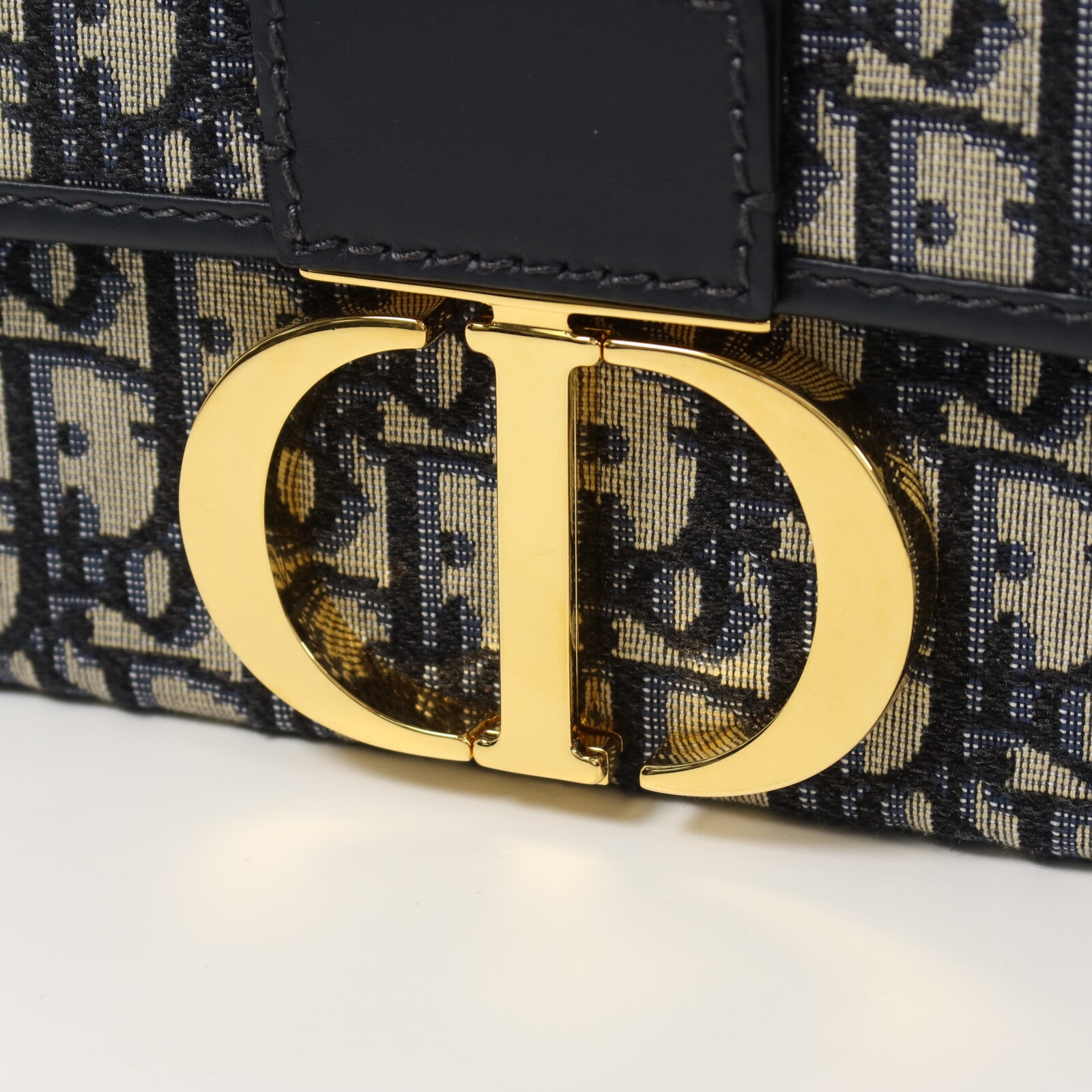 Dior 【激減優惠】帆布Montaigne 30 Mini金扣肩背袋