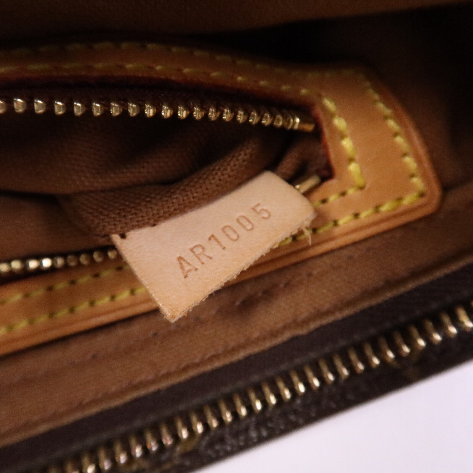 LOUIS VUITTON Monogram Trotteur金扣肩背袋