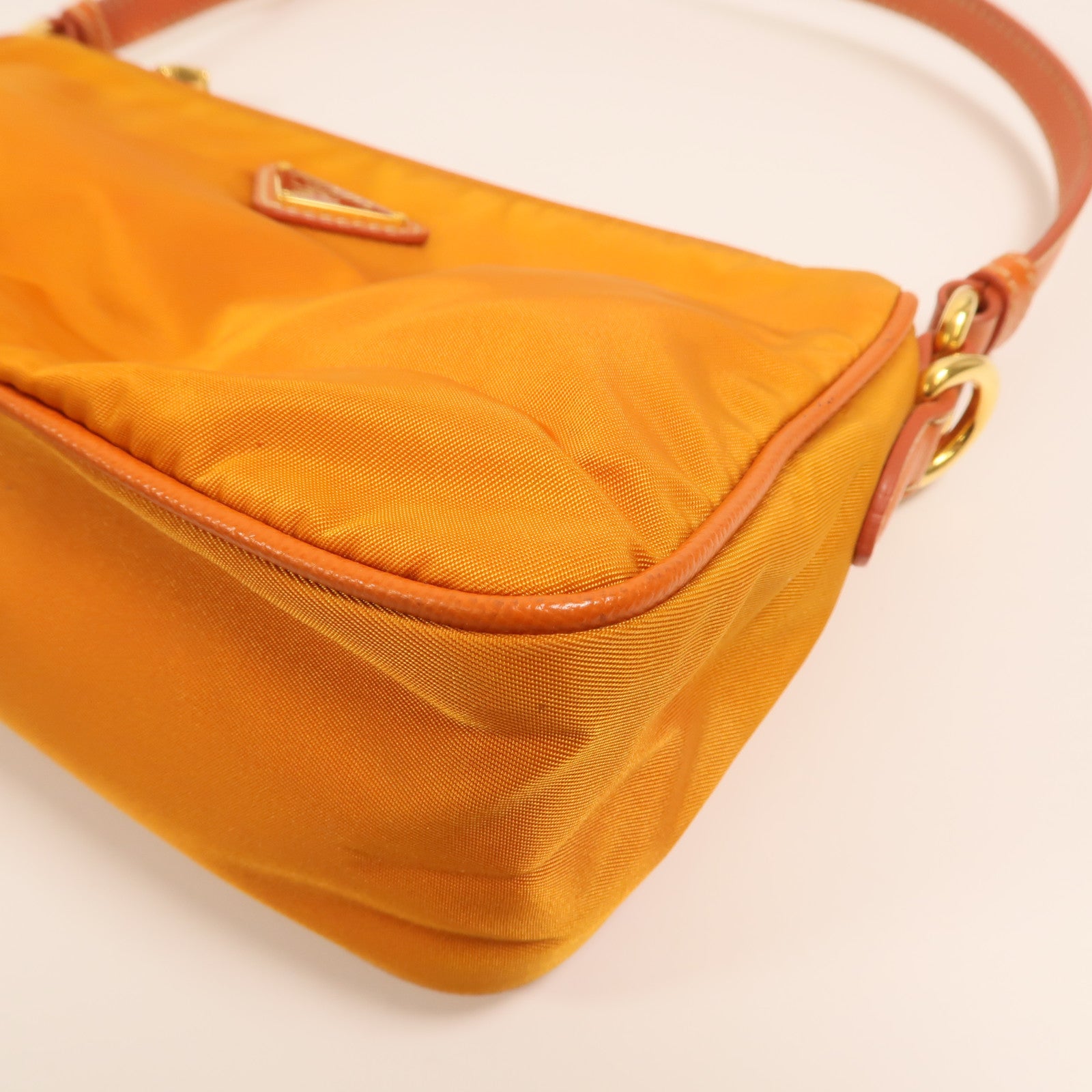 PRADA 尼龍Pouch Shoulder Bag金扣肩背袋