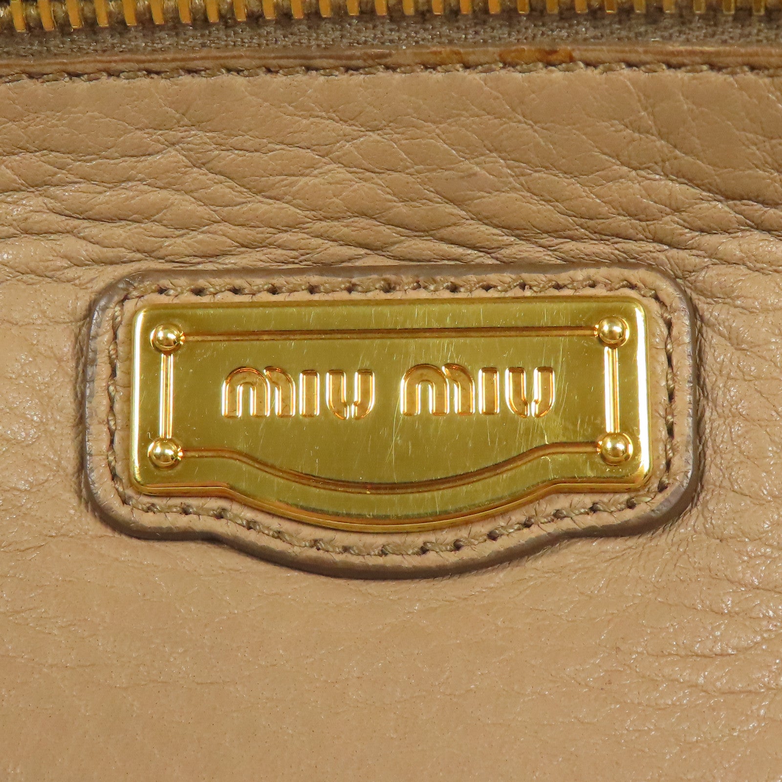 Miu Miu 牛皮皮革Shoulder Bag金扣肩背袋