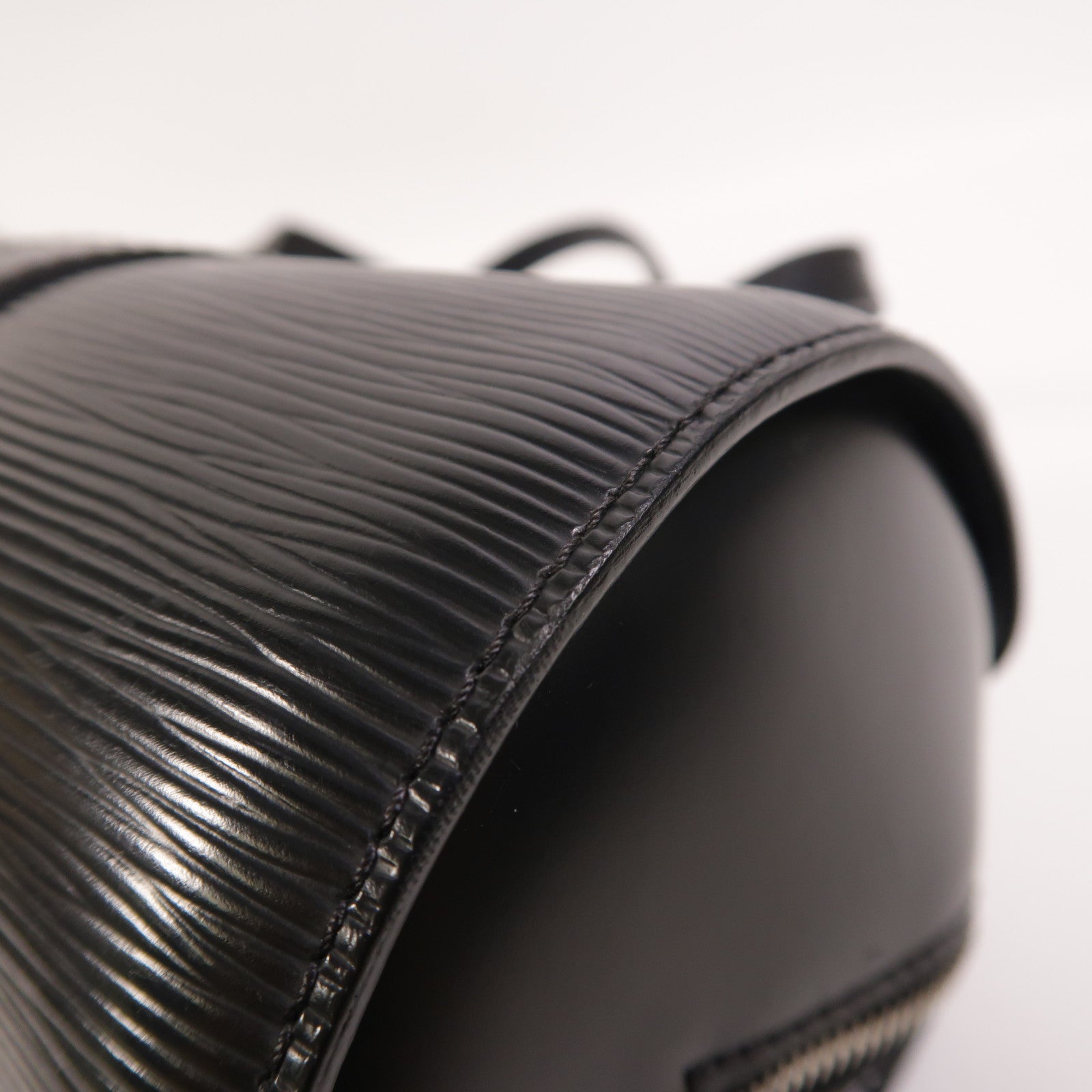 LOUIS VUITTON Epi Soufflot銀扣肩背袋