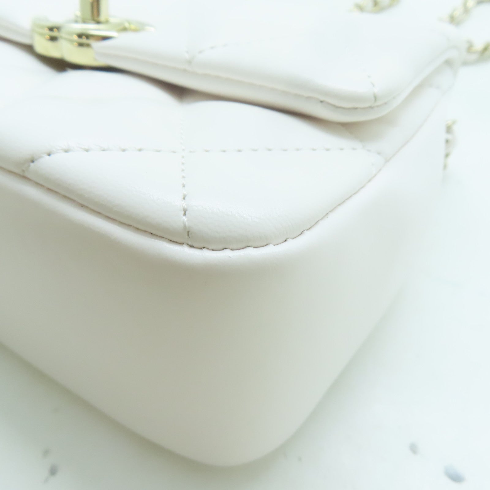 CHANEL 【激減優惠】菱格羊皮皮革Top Handle Mini Flap金扣鏈帶手挽肩背兩用袋白色