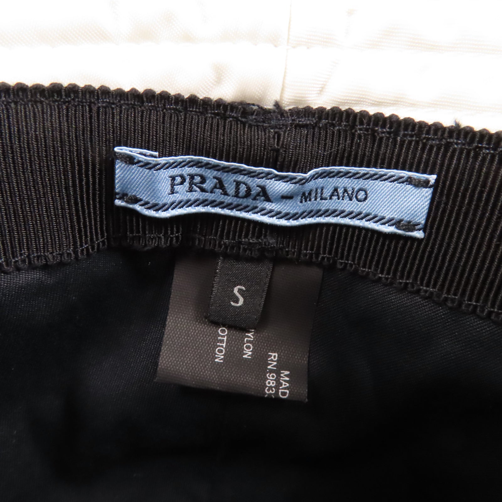 PRADA 尼龍Bucket Hat帽子白色