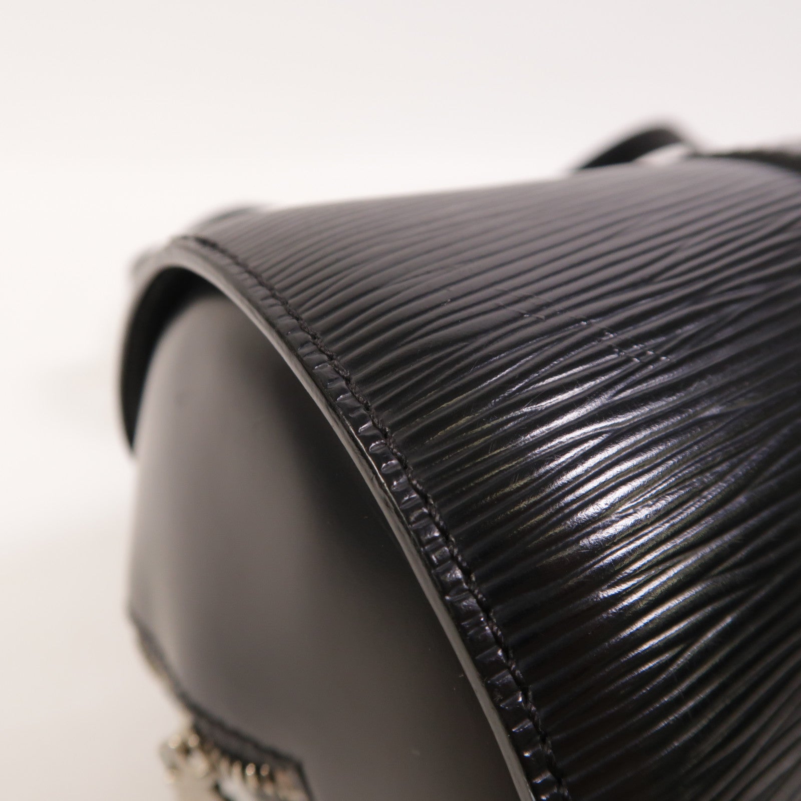 LOUIS VUITTON Epi Soufflot銀扣肩背袋