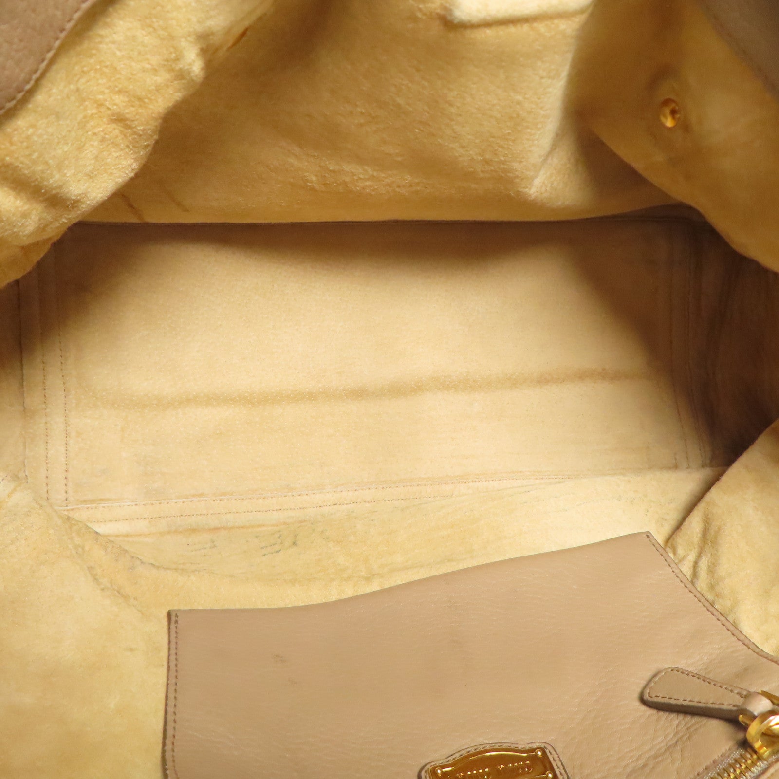 Miu Miu 牛皮皮革Shoulder Bag金扣肩背袋