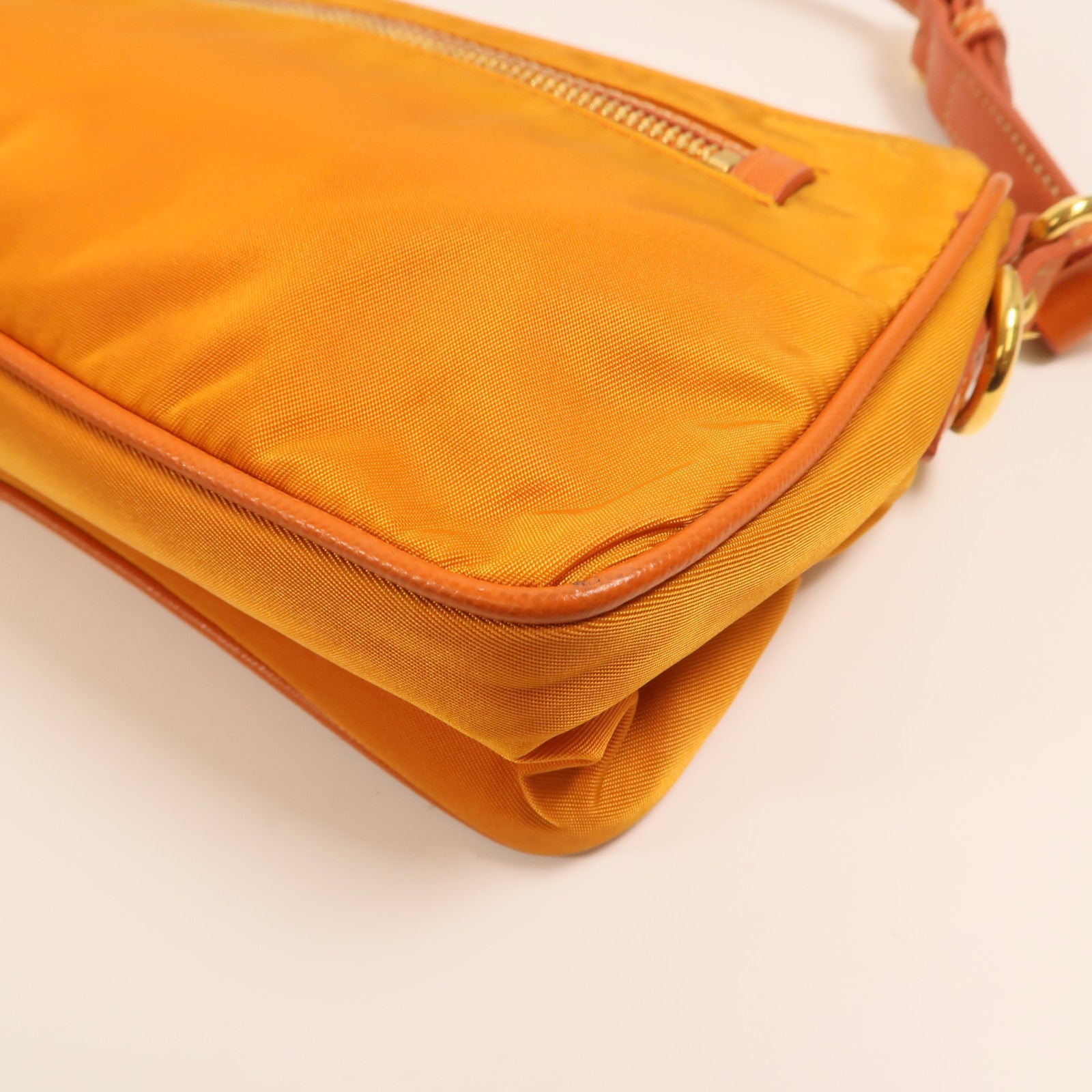 PRADA 尼龍Pouch Shoulder Bag金扣肩背袋