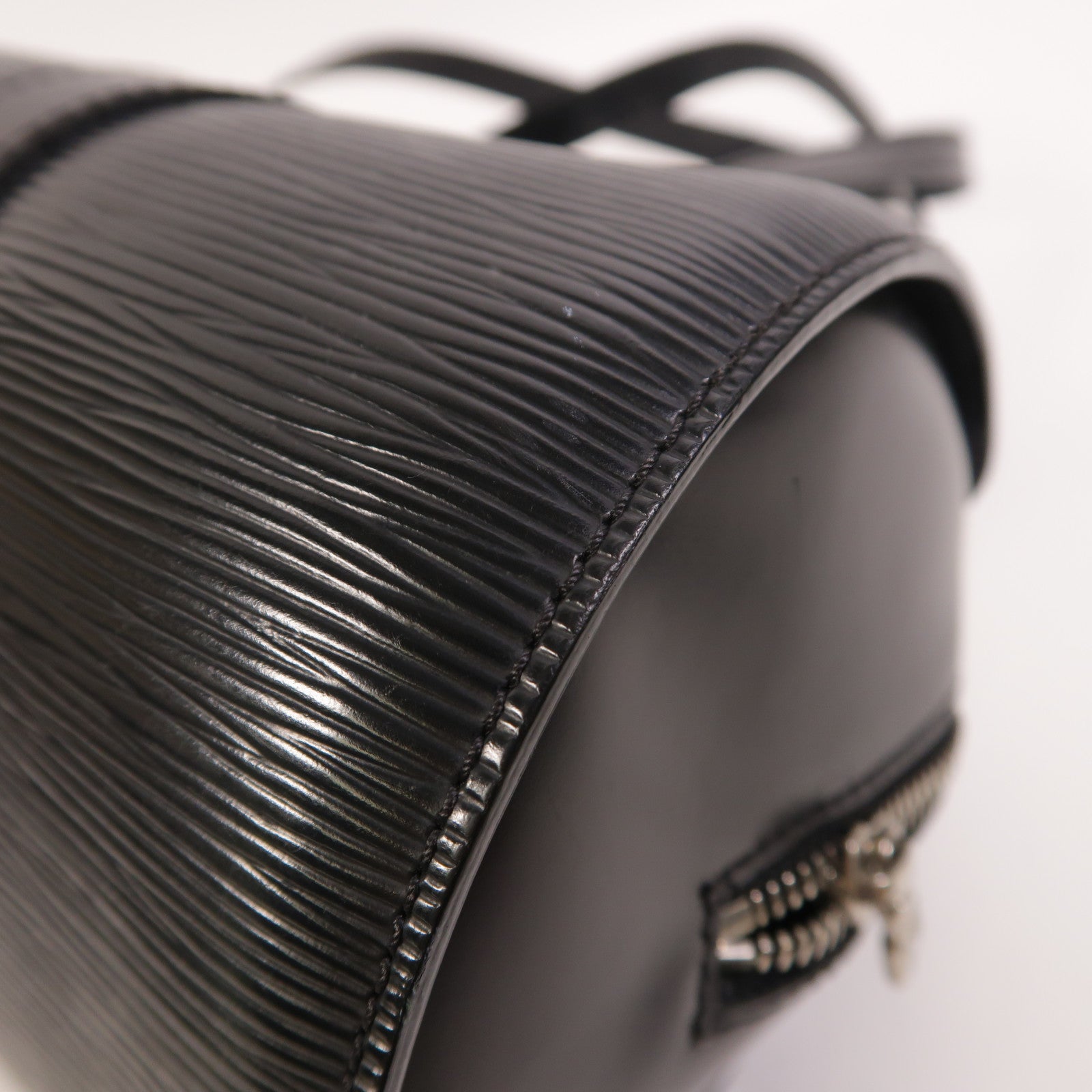 LOUIS VUITTON Epi Soufflot銀扣肩背袋