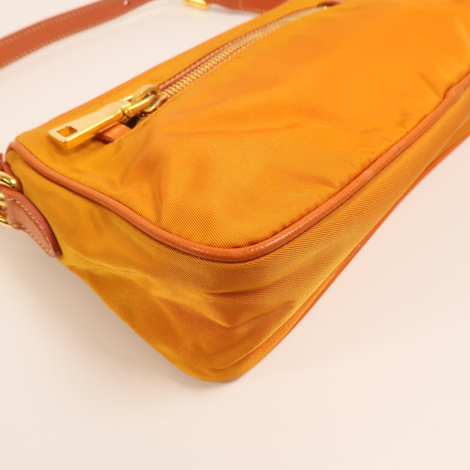 PRADA 尼龍Pouch Shoulder Bag金扣肩背袋
