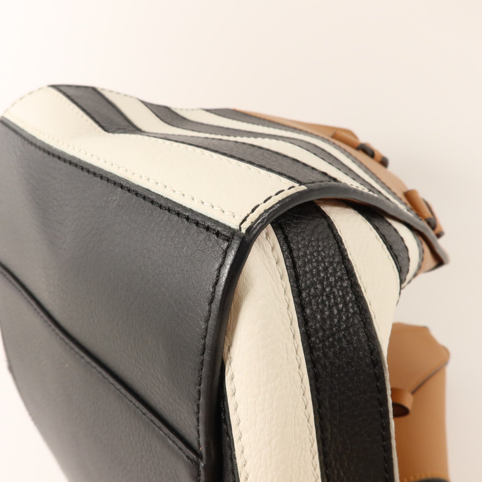 LOEWE 牛皮皮革Hammock Marine手挽肩背兩用袋
