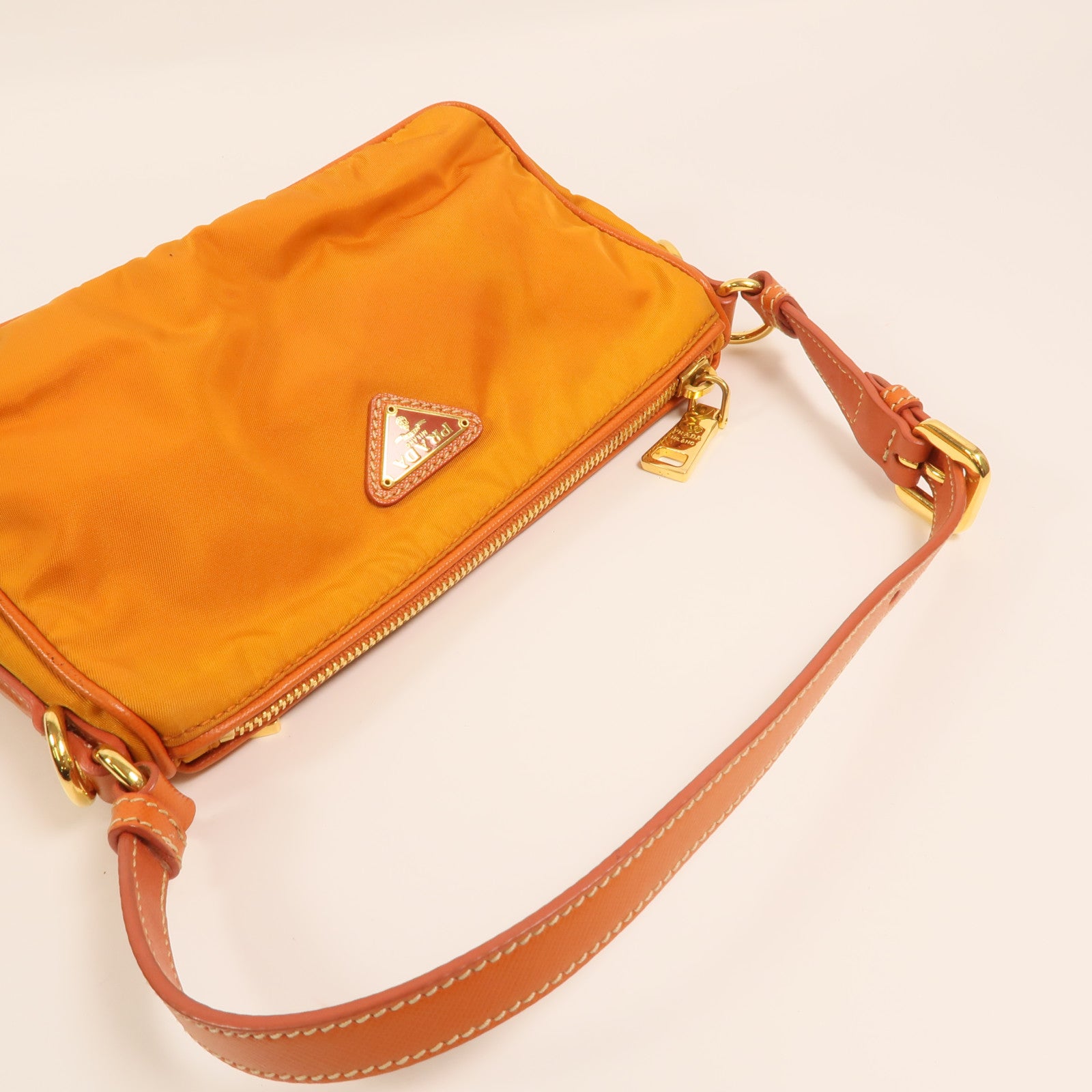 PRADA 尼龍Pouch Shoulder Bag金扣肩背袋