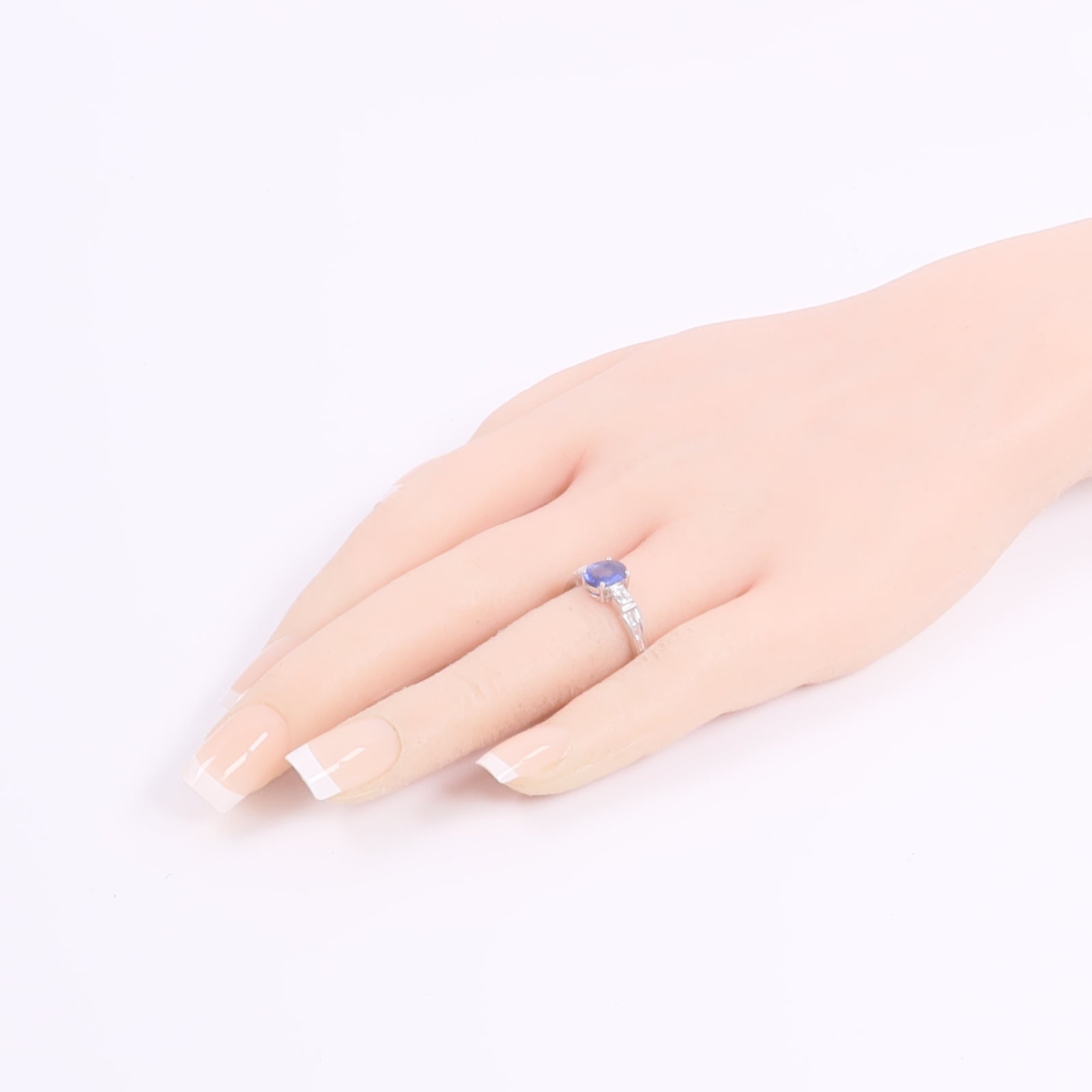 JEWELRY 18K白金Sapphire Diamond Ring藍寶石/鑽石戒指
