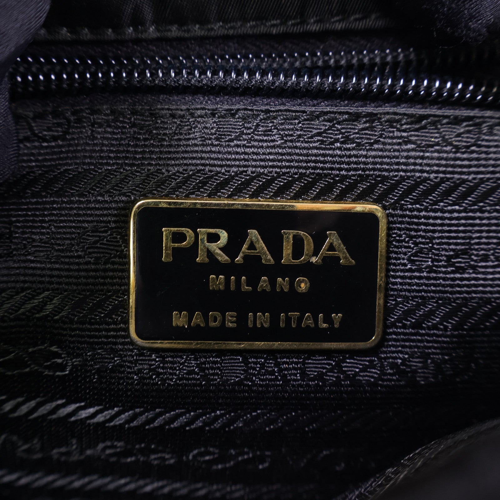 PRADA 尼龍Waist Bag金扣斜挎包