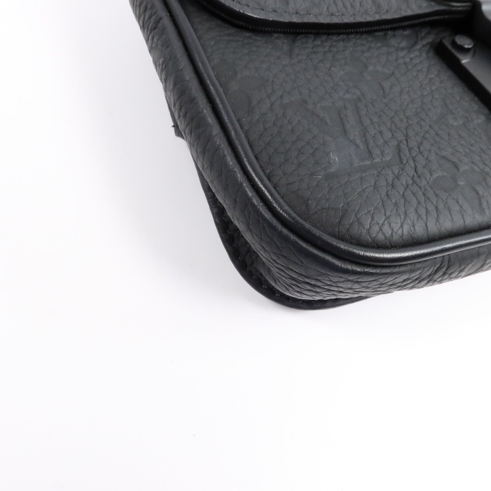 LOUIS VUITTON Taurillon Monogram S Lock Sling肩背袋