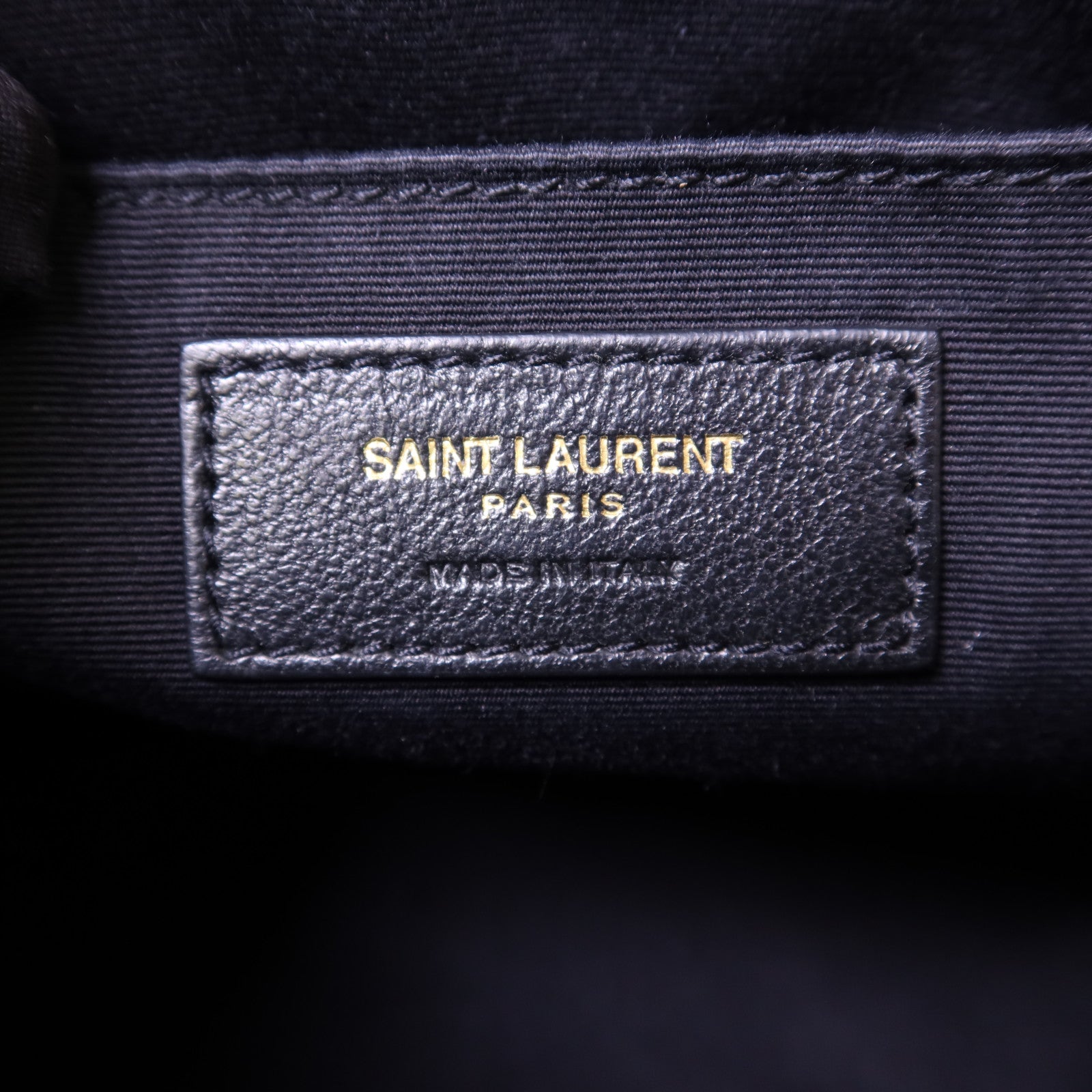 YVES SAINT LAURENT 牛皮皮革Lou Camera Bag金扣肩背袋