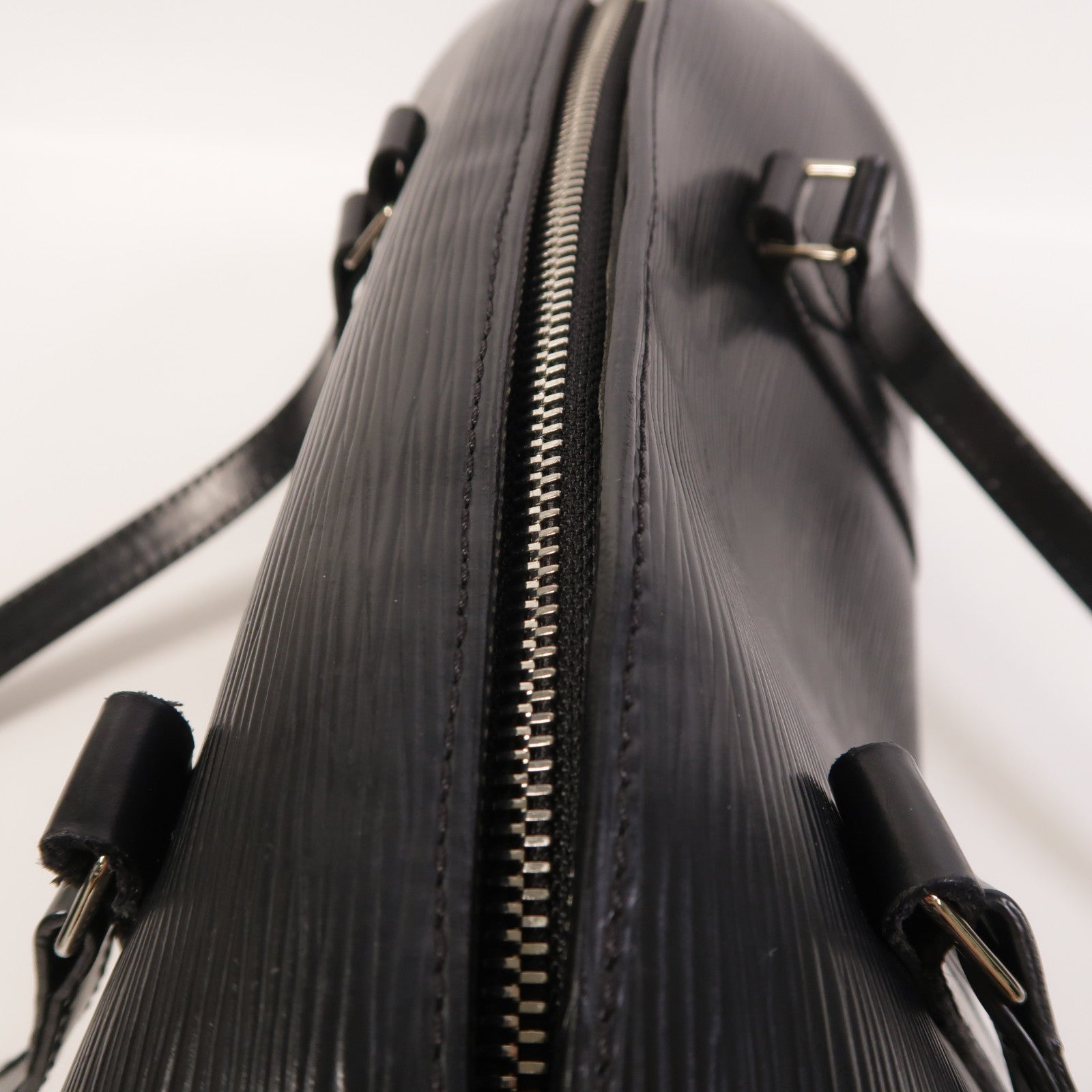 LOUIS VUITTON Epi Soufflot銀扣肩背袋