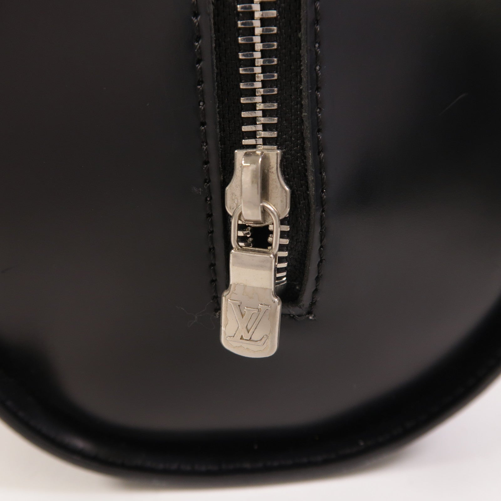 LOUIS VUITTON Epi Soufflot銀扣肩背袋