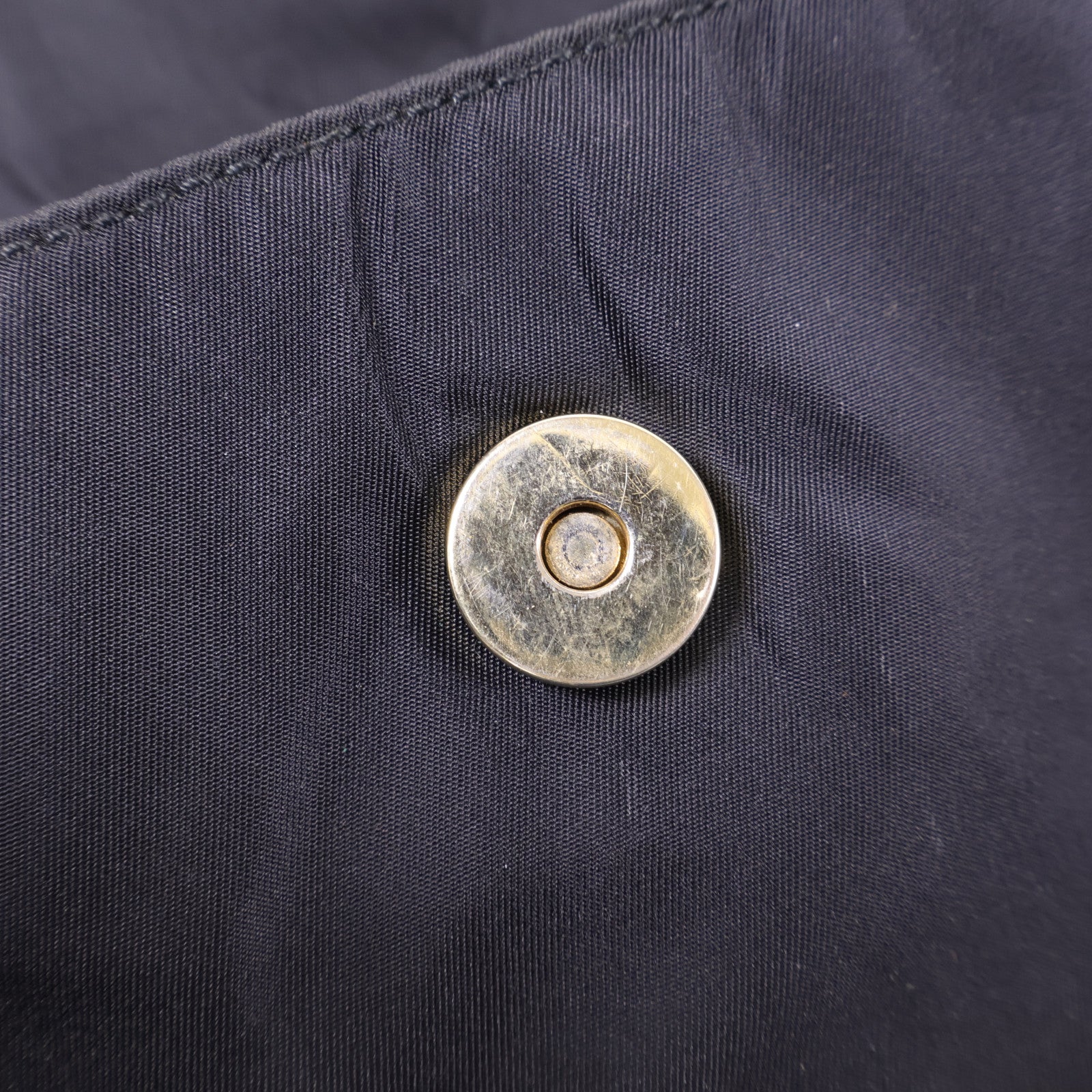 PRADA 尼龍Waist Bag金扣斜挎包