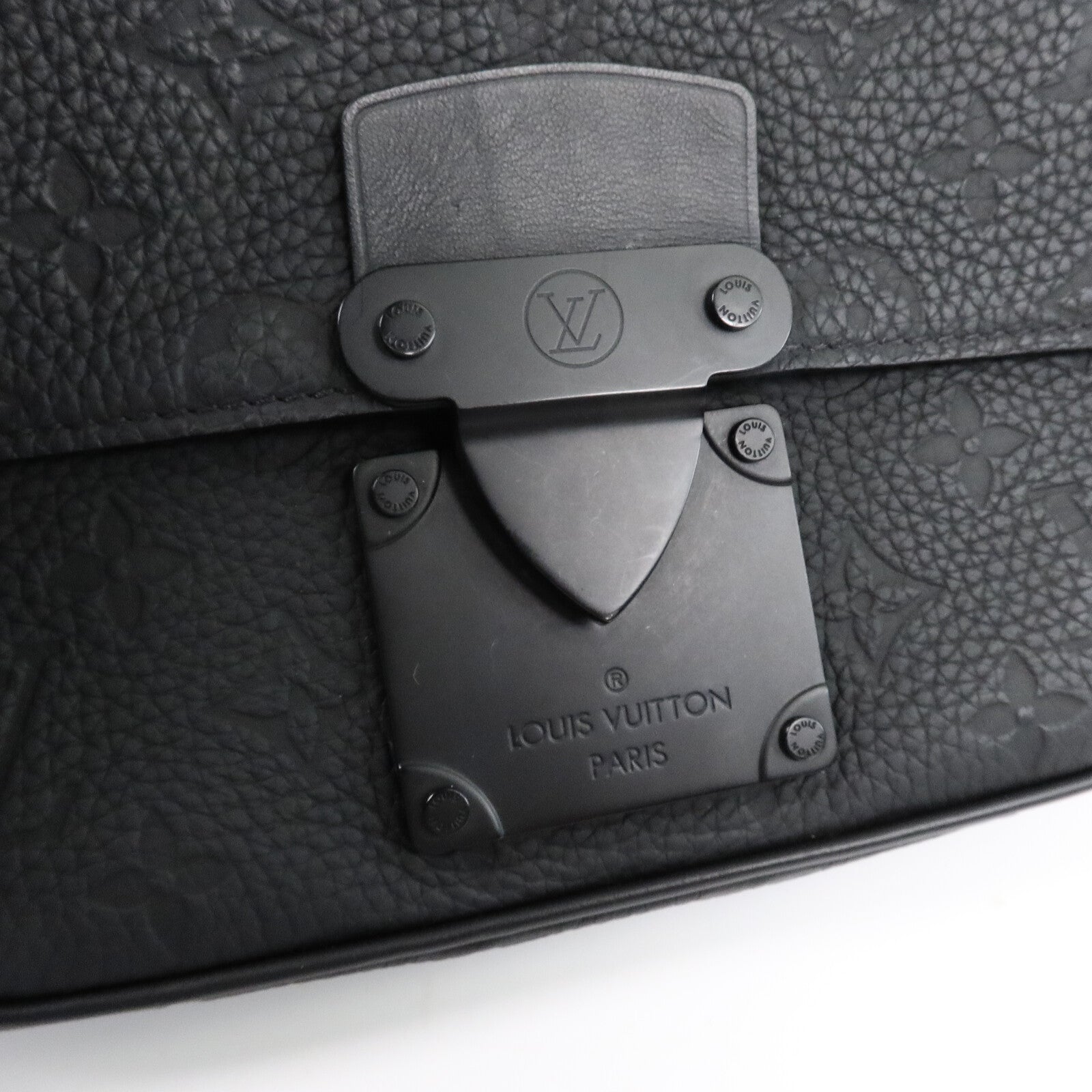 LOUIS VUITTON Taurillon Monogram S Lock Sling肩背袋