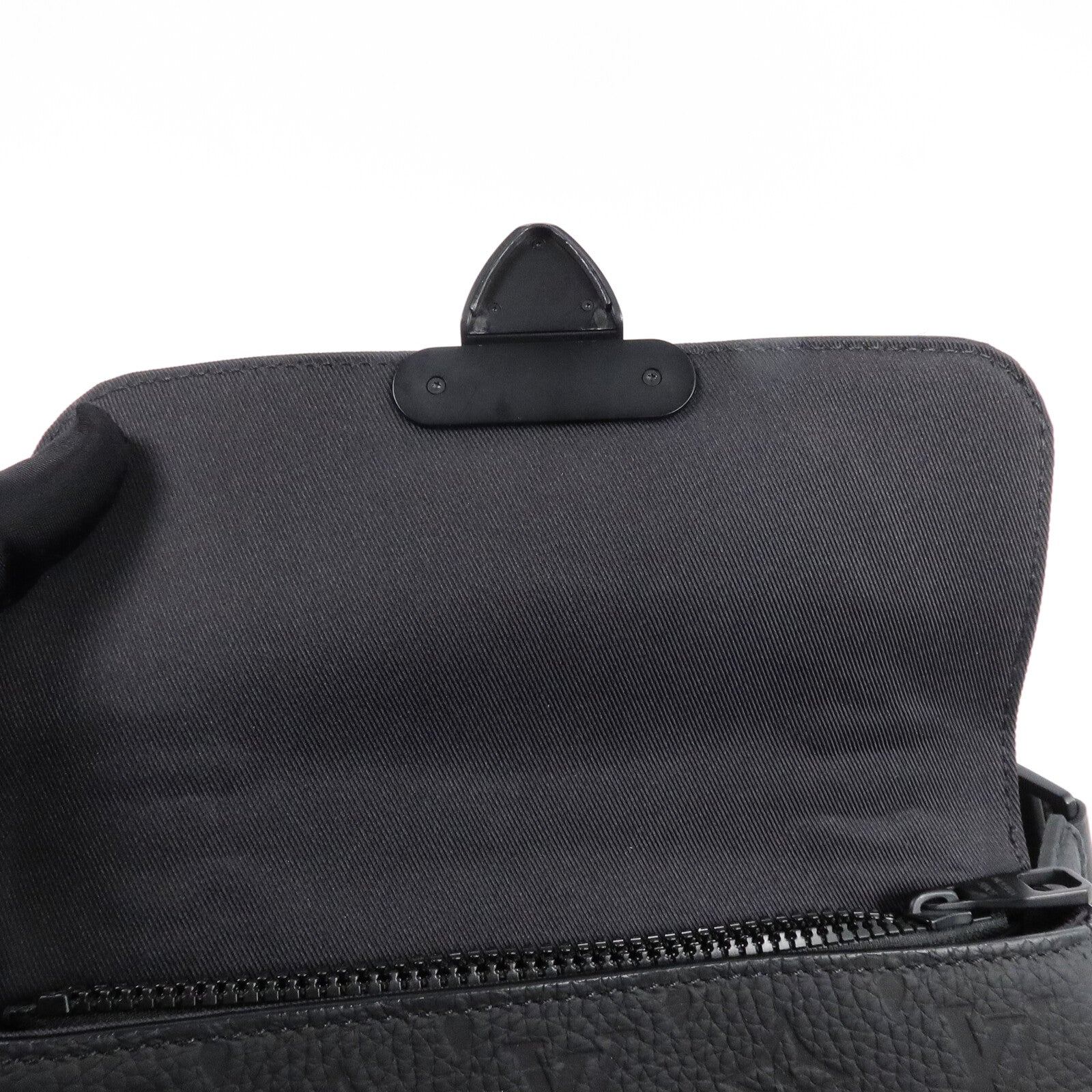 LOUIS VUITTON Taurillon Monogram S Lock Sling肩背袋