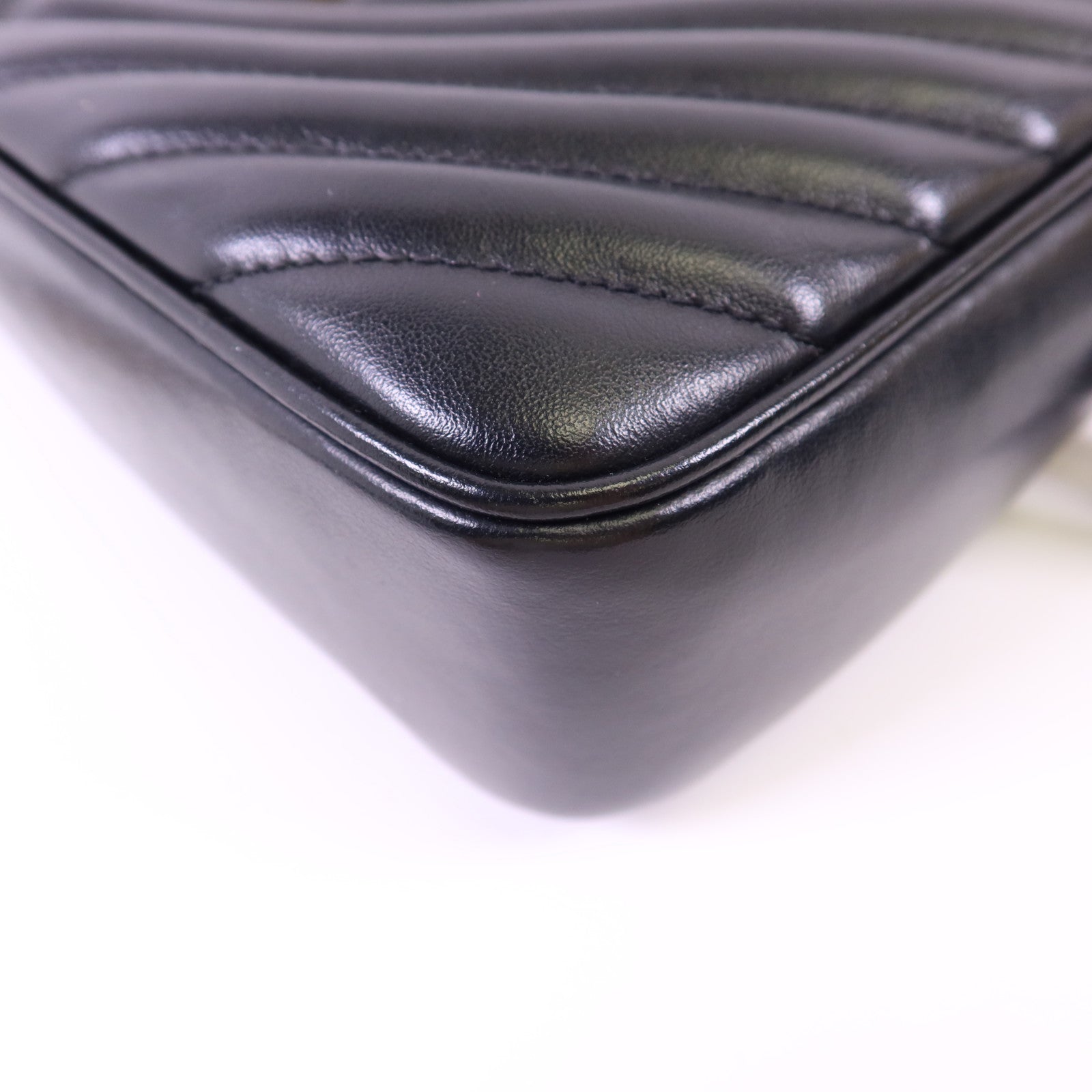 YVES SAINT LAURENT 牛皮皮革Lou Camera Bag金扣肩背袋