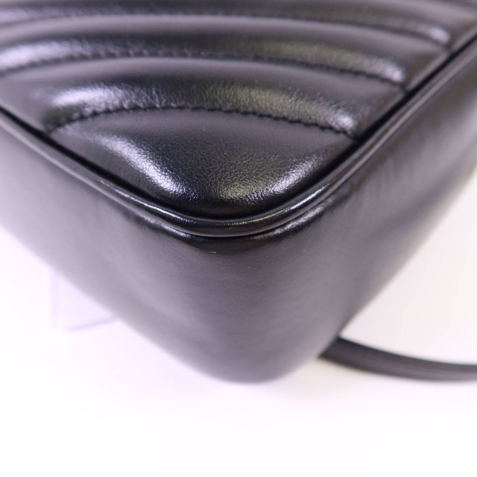 YVES SAINT LAURENT 牛皮皮革Lou Camera Bag金扣肩背袋