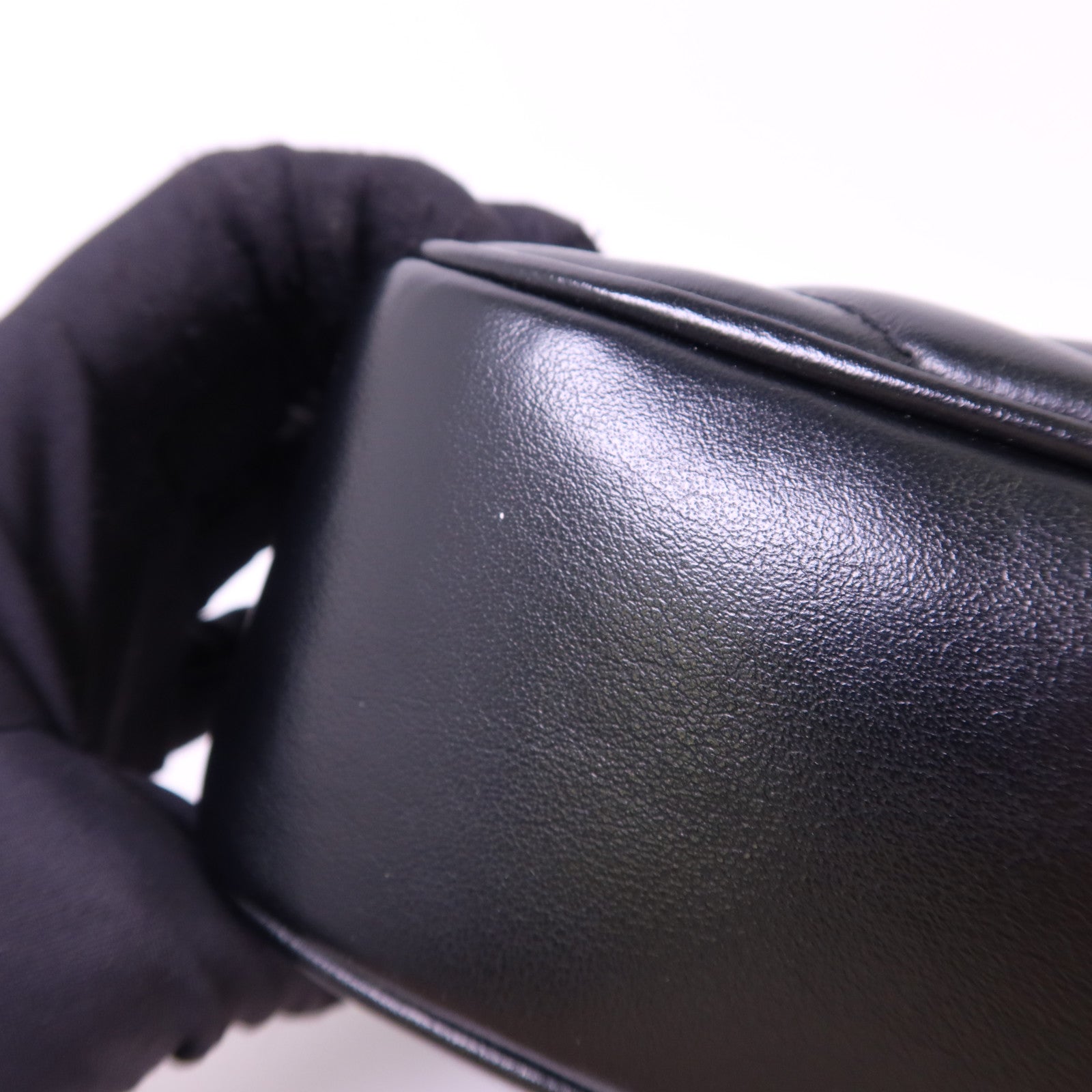 YVES SAINT LAURENT 牛皮皮革Lou Camera Bag金扣肩背袋