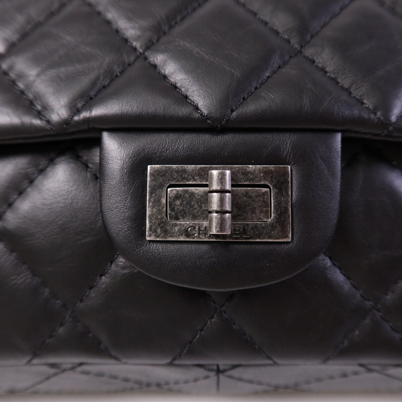 CHANEL 牛皮皮革2.55 Medium銀扣鏈帶肩背袋