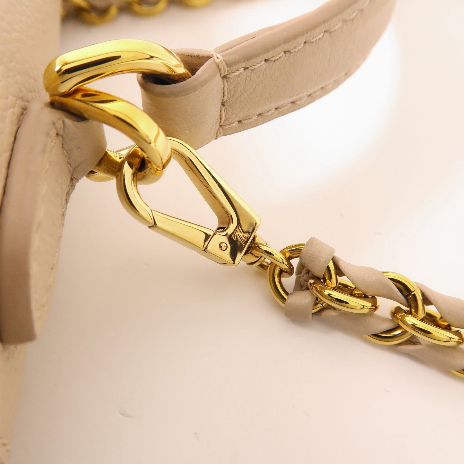 LOUIS VUITTON 牛皮皮革Lockme Ever Mini金扣手挽肩背兩用袋