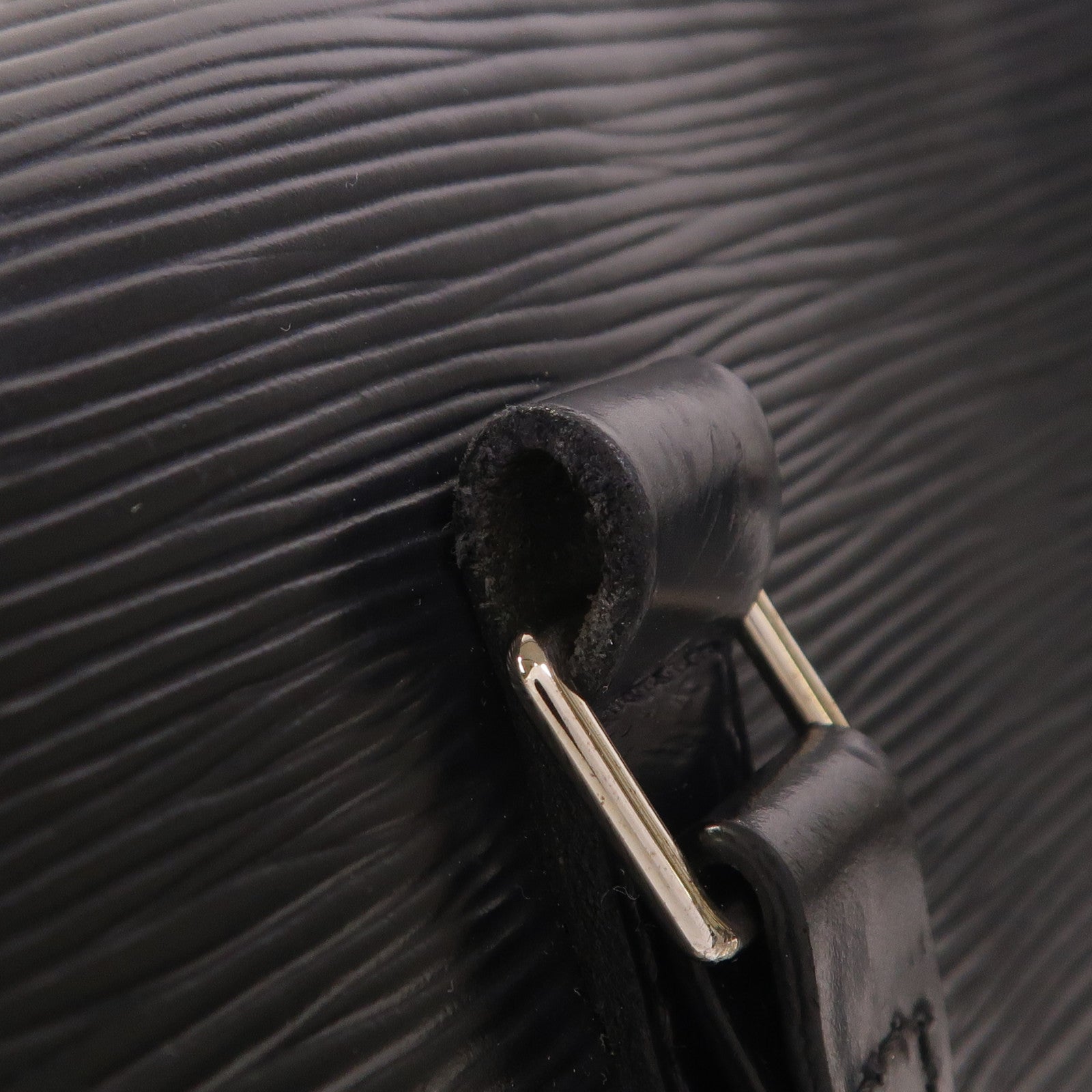 LOUIS VUITTON Epi Soufflot銀扣肩背袋