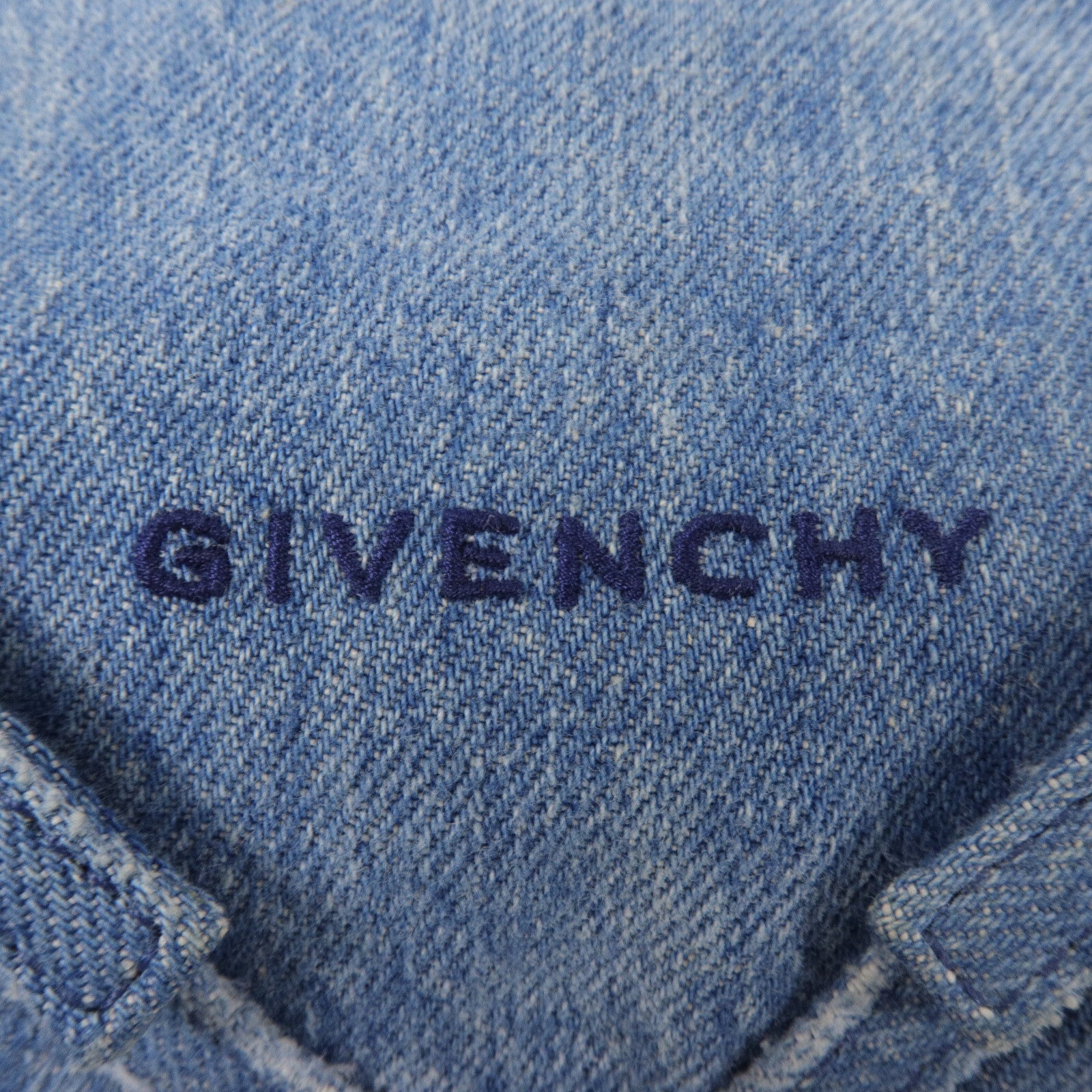 GIVENCHY 牛仔布Voyou Mini肩背袋