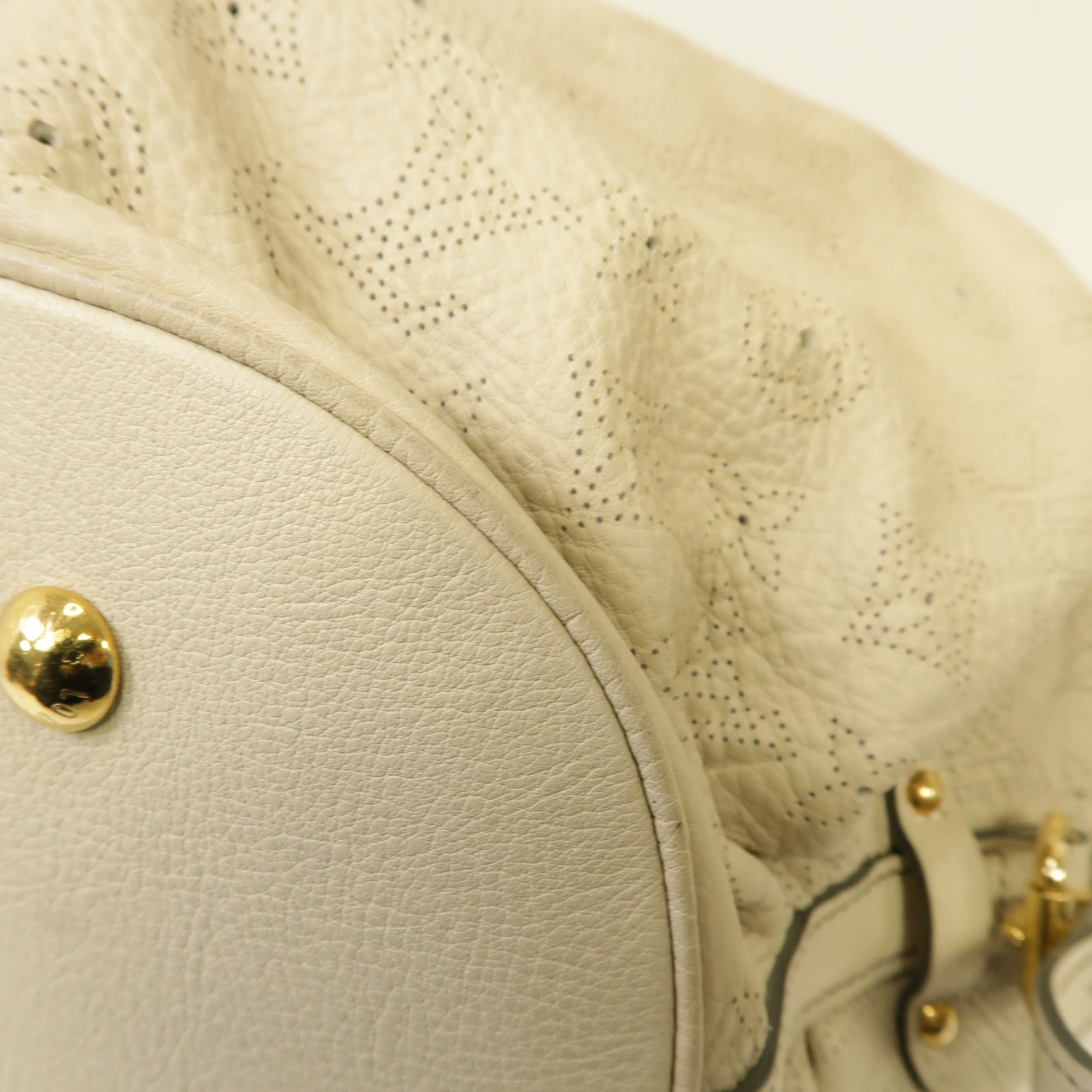 LOUIS VUITTON 【激減優惠】Mahina Shoulder Bag 金扣肩背袋肩背袋米色